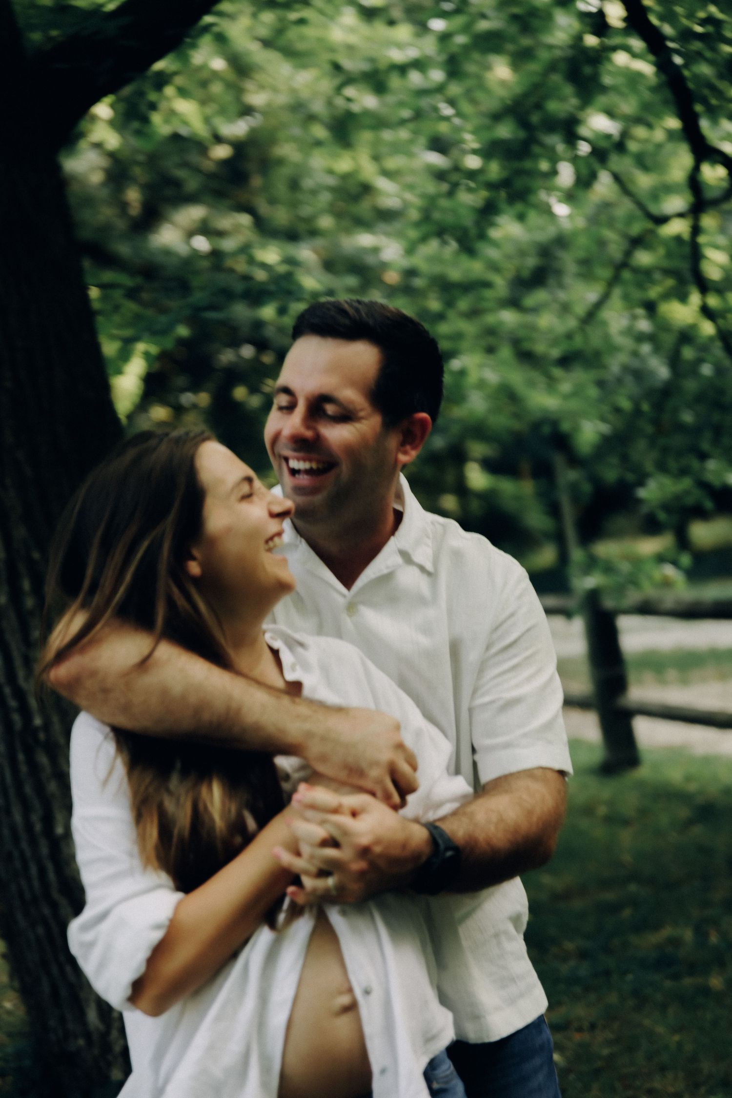 Elegant and natural photography capturing authentic moments, romance, and timeless beauty in weddings, portraits, and fashion.