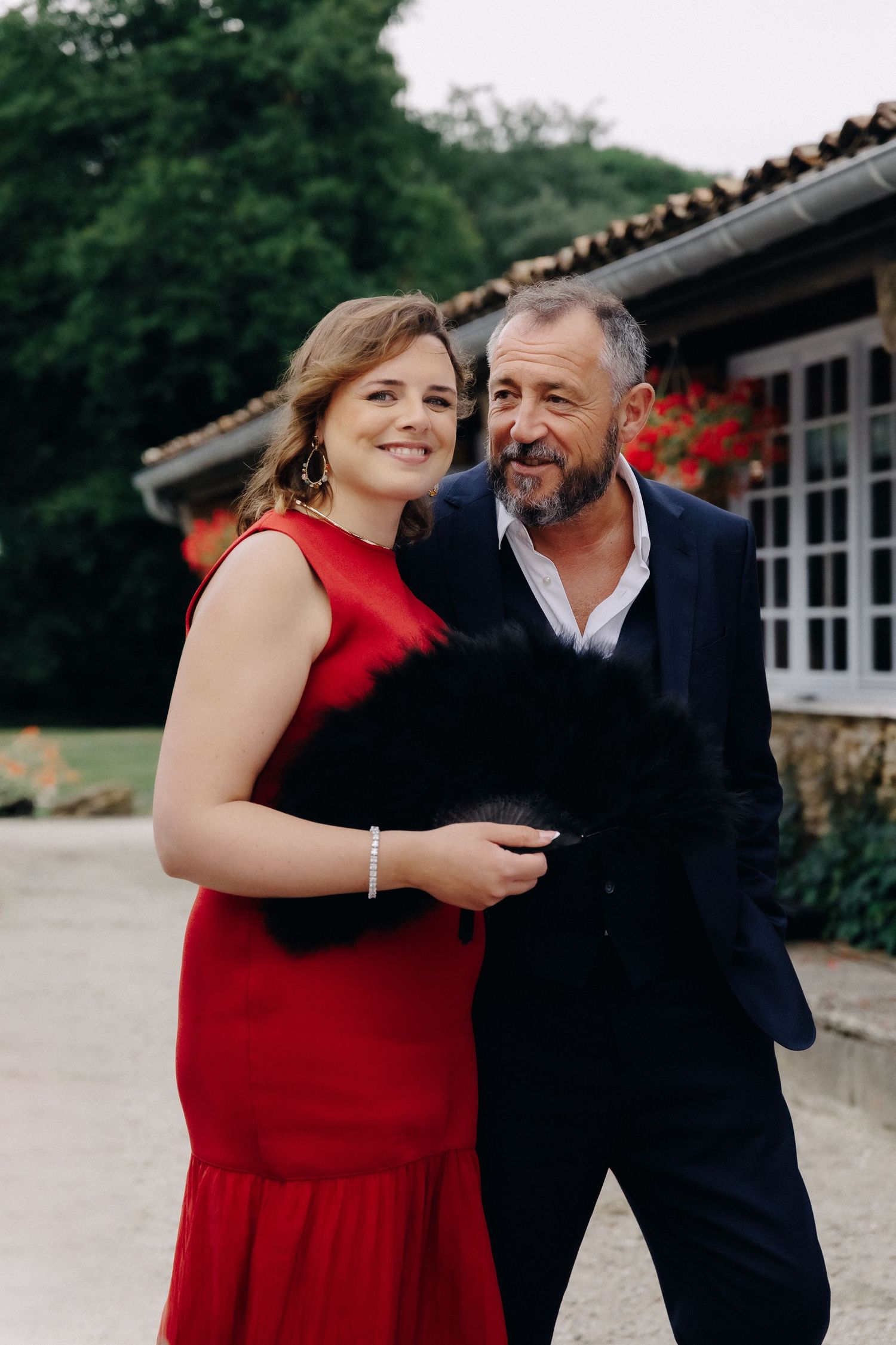 Elegant and natural photography capturing authentic moments, romance, and timeless beauty in weddings, portraits, and fashion.