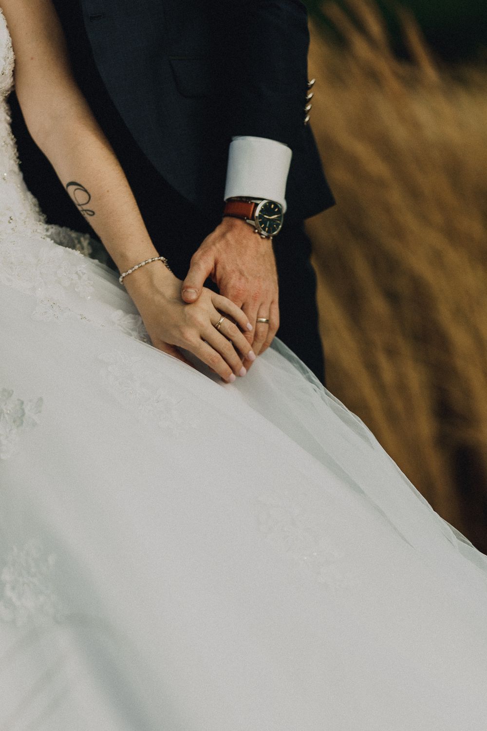 Elegant and natural photography capturing authentic moments, romance, and timeless beauty in weddings, portraits, and fashion.