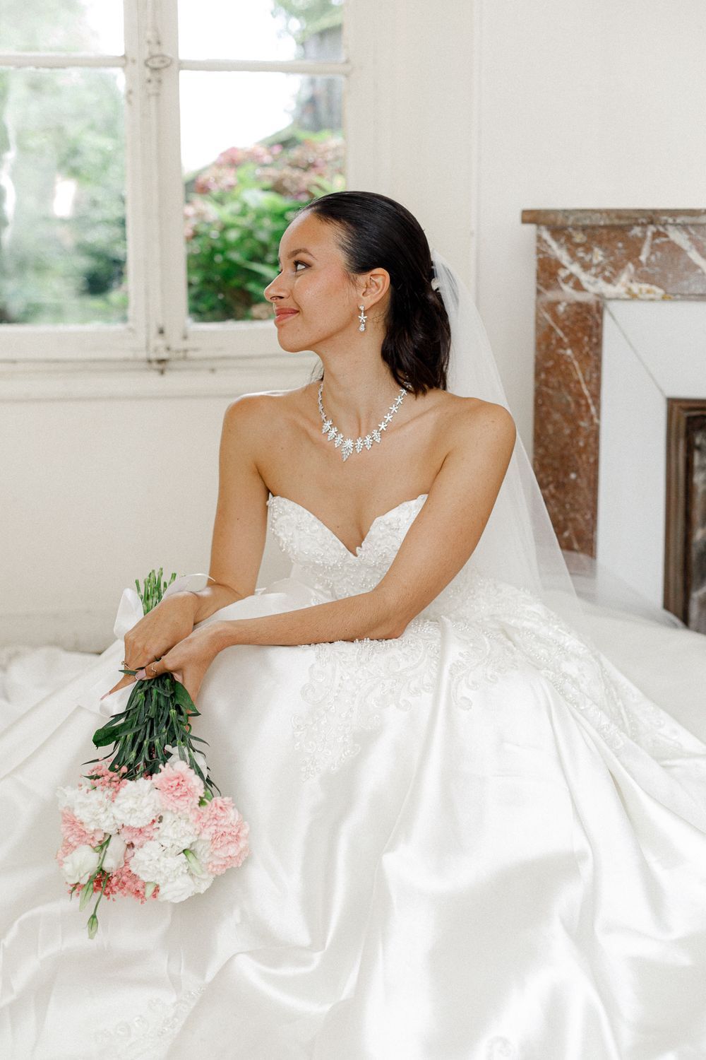 Elegant and natural photography capturing authentic moments, romance, and timeless beauty in weddings, portraits, and fashion.
