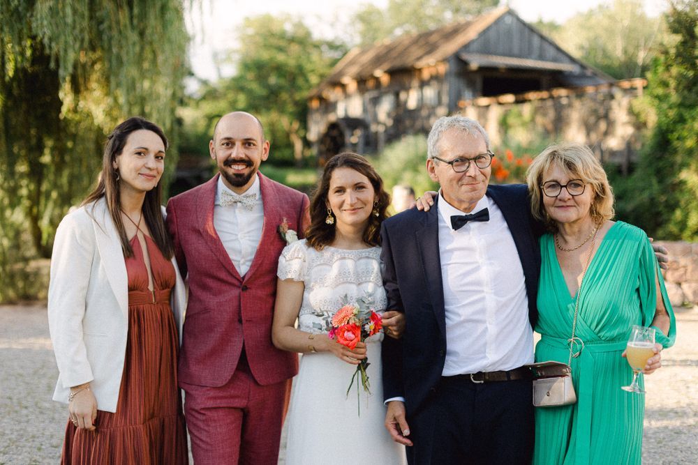 Elegant and natural photography capturing authentic moments, romance, and timeless beauty in weddings, portraits, and fashion.