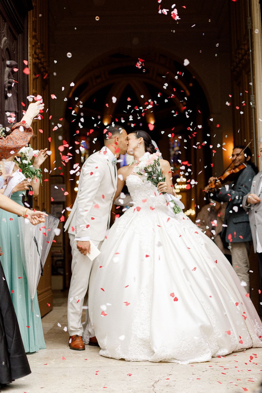 Elegant and natural photography capturing authentic moments, romance, and timeless beauty in weddings, portraits, and fashion.