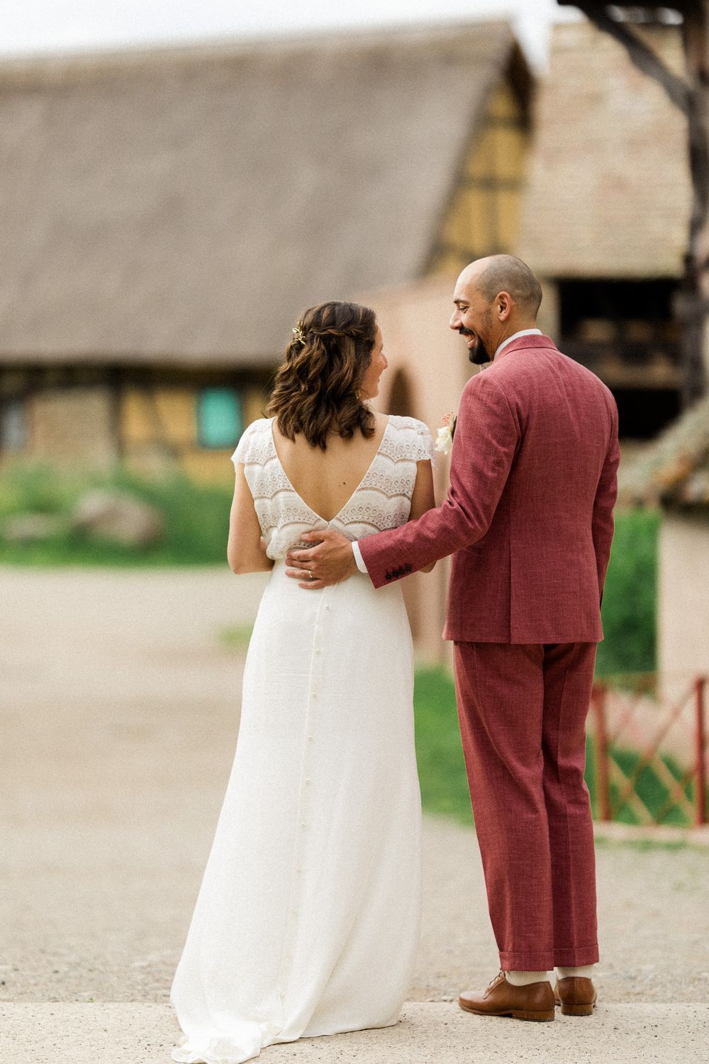 Elegant and natural photography capturing authentic moments, romance, and timeless beauty in weddings, portraits, and fashion.