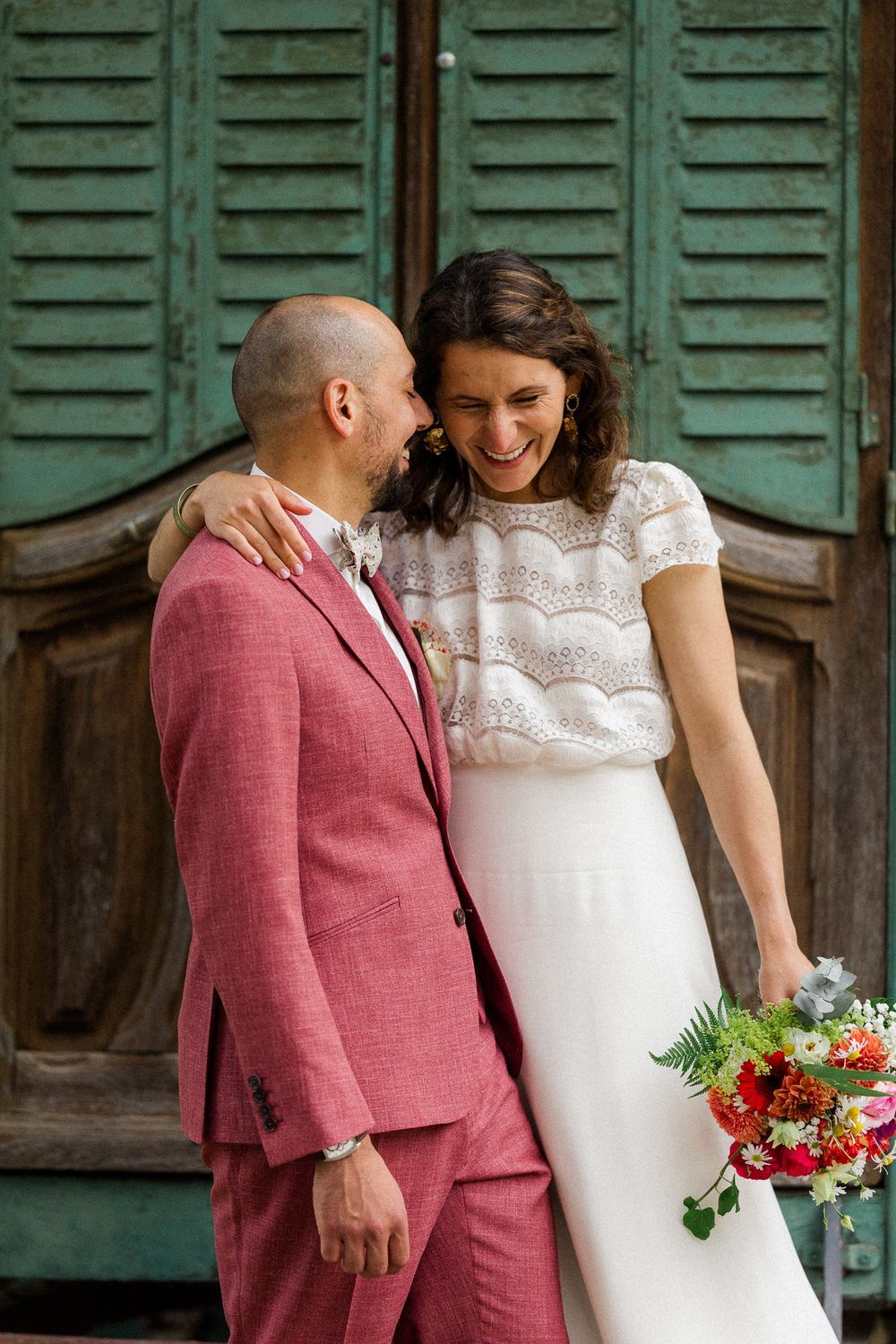 Elegant and natural photography capturing authentic moments, romance, and timeless beauty in weddings, portraits, and fashion.