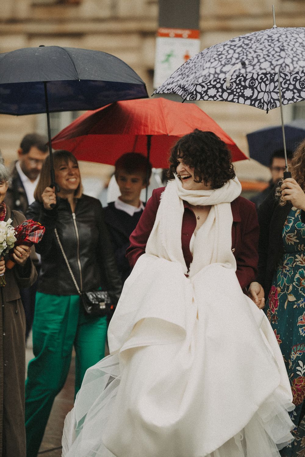 Elegant and natural photography capturing authentic moments, romance, and timeless beauty in weddings, portraits, and fashion.
