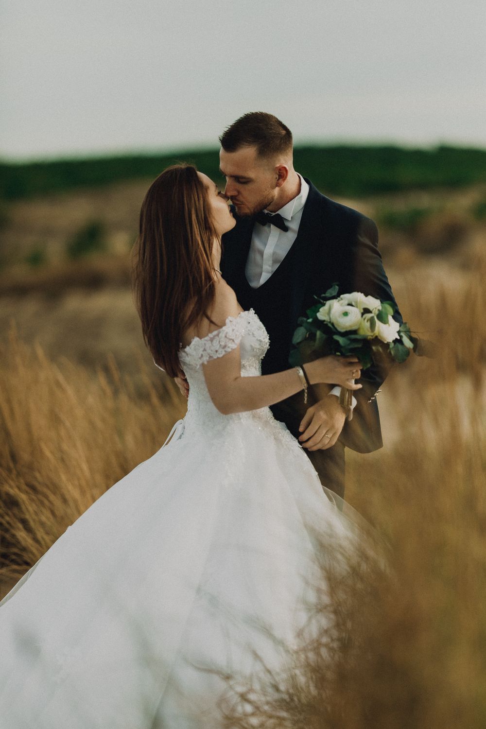 Elegant and natural photography capturing authentic moments, romance, and timeless beauty in weddings, portraits, and fashion.