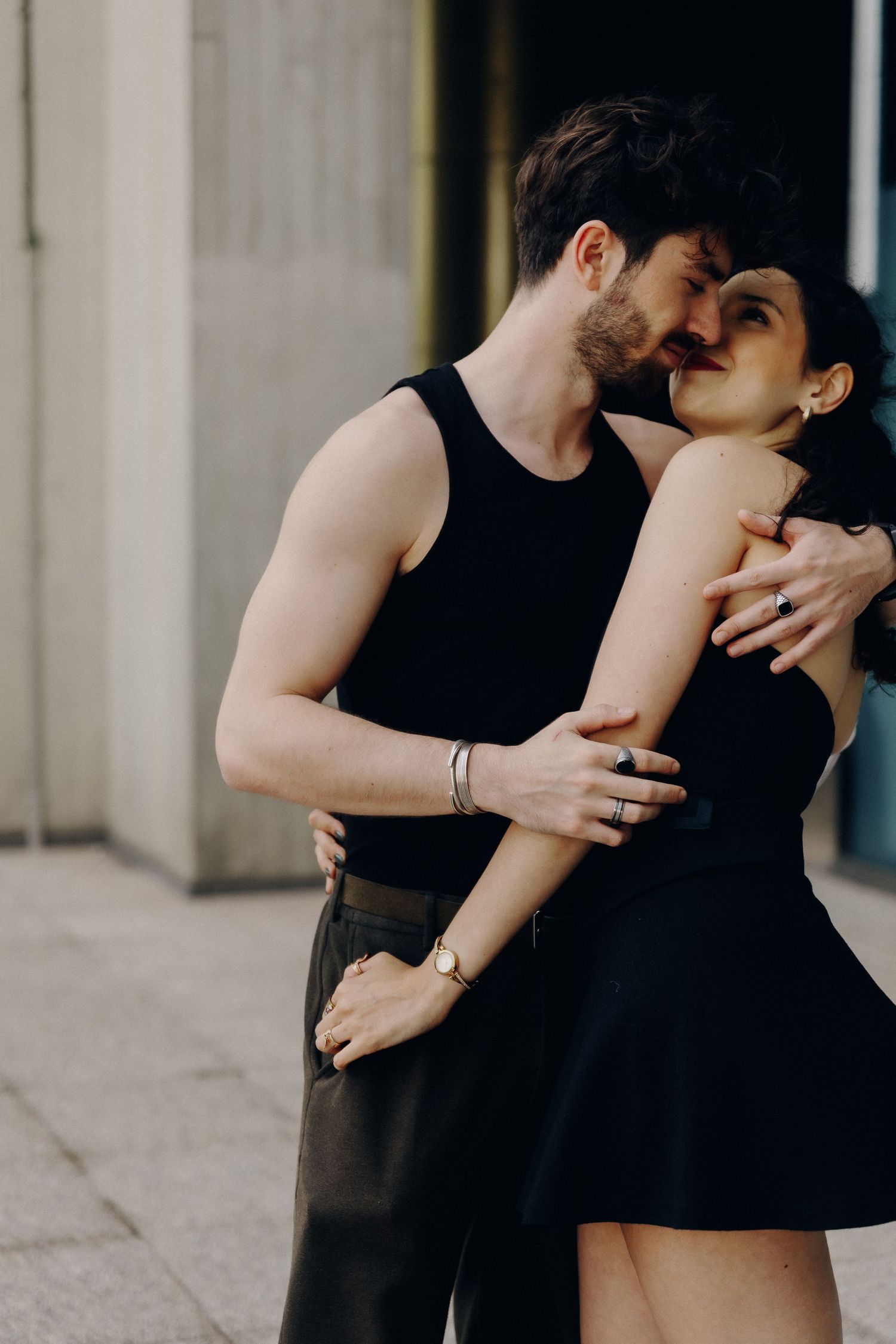 Elegant and natural photography capturing authentic moments, romance, and timeless beauty in weddings, portraits, and fashion.