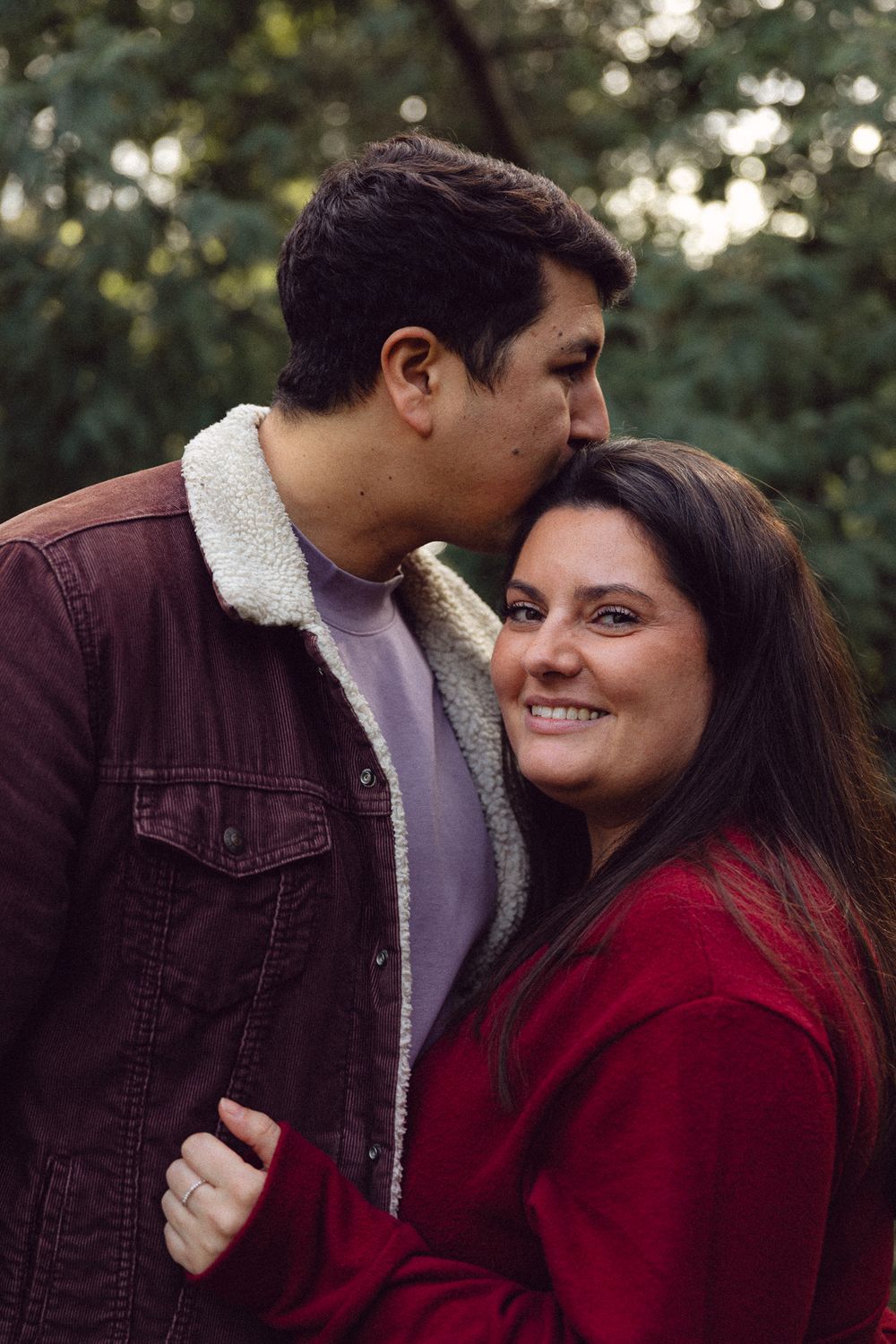 Elegant and natural photography capturing authentic moments, romance, and timeless beauty in weddings, portraits, and fashion.