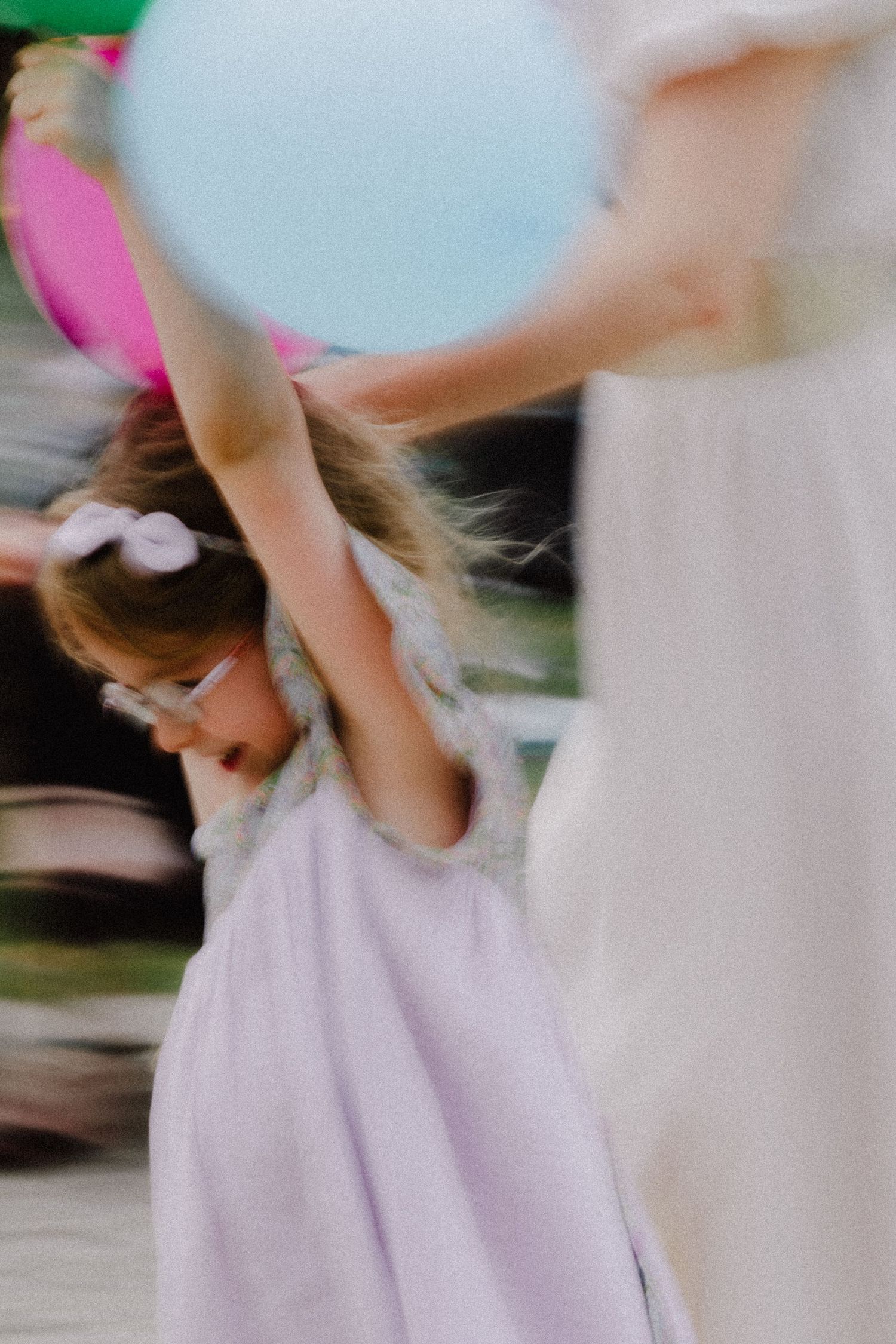 Elegant and natural photography capturing authentic moments, romance, and timeless beauty in weddings, portraits, and fashion.