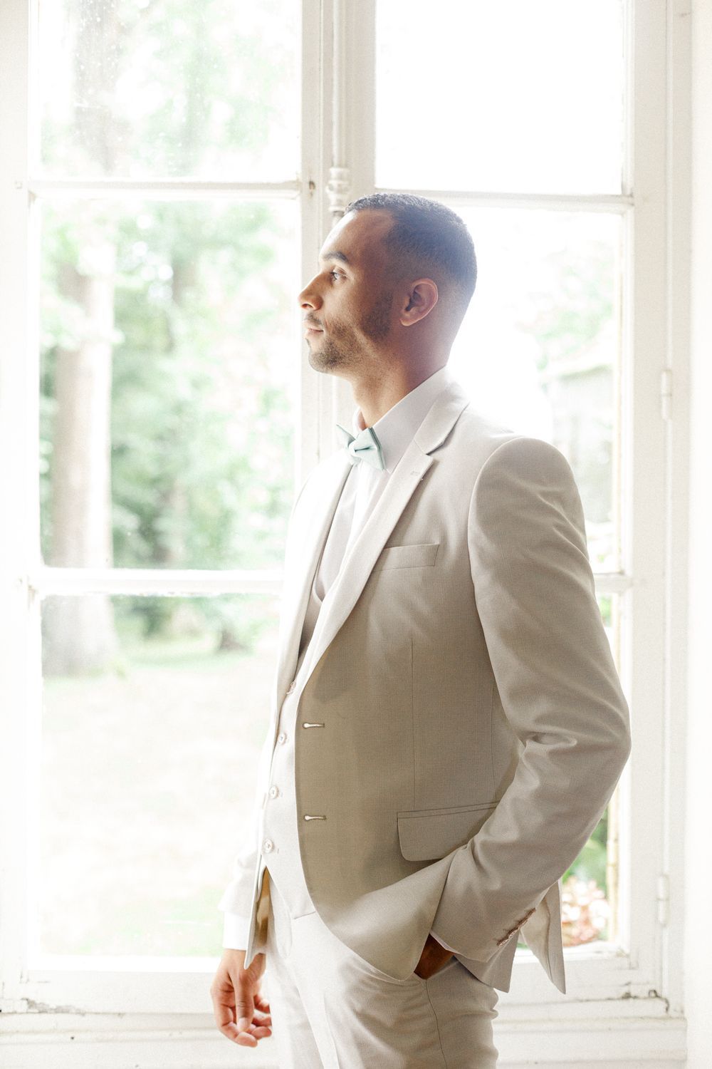 Elegant and natural photography capturing authentic moments, romance, and timeless beauty in weddings, portraits, and fashion.