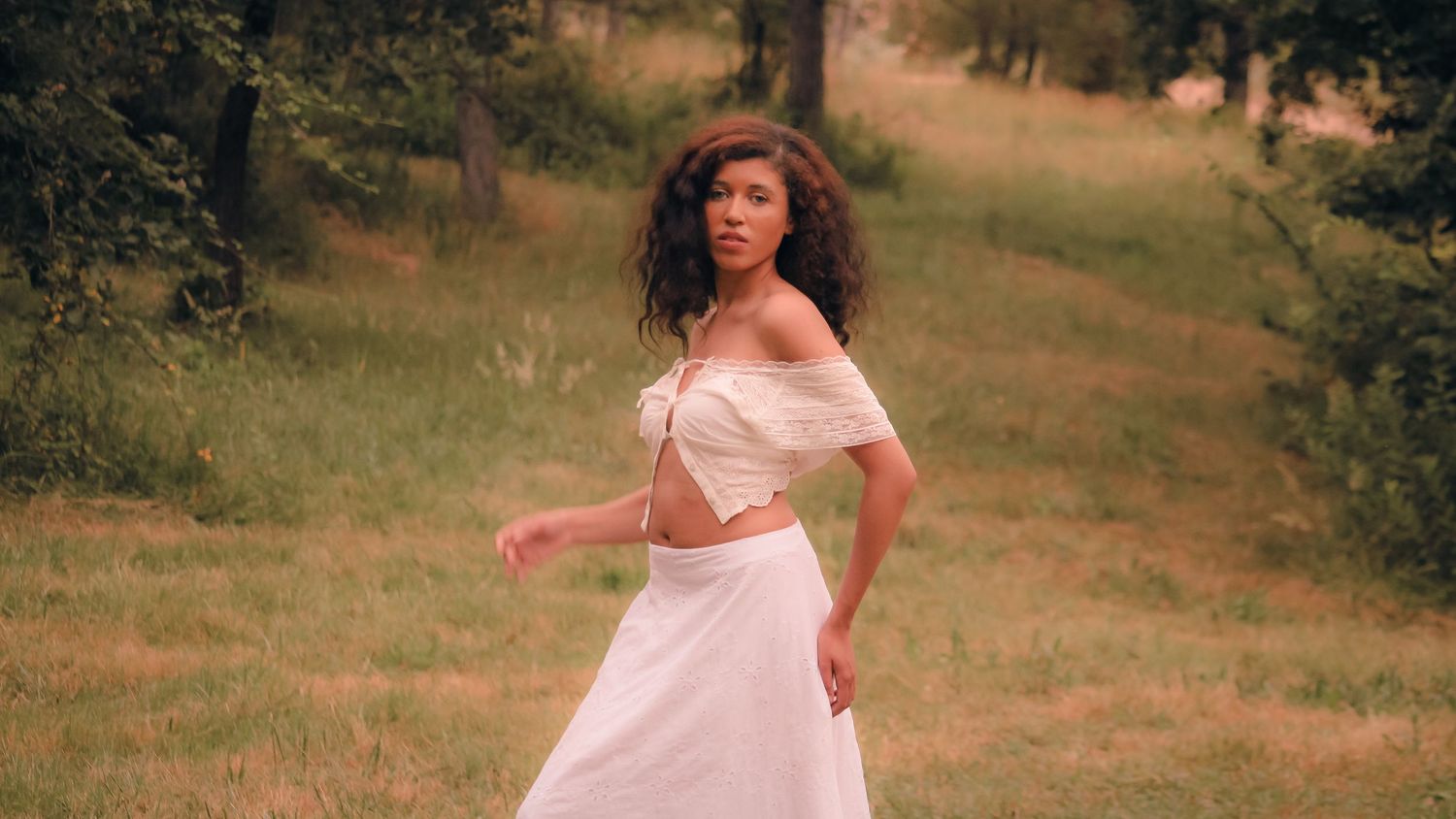 photoshoot d'une femme dans les hauteurs de nice