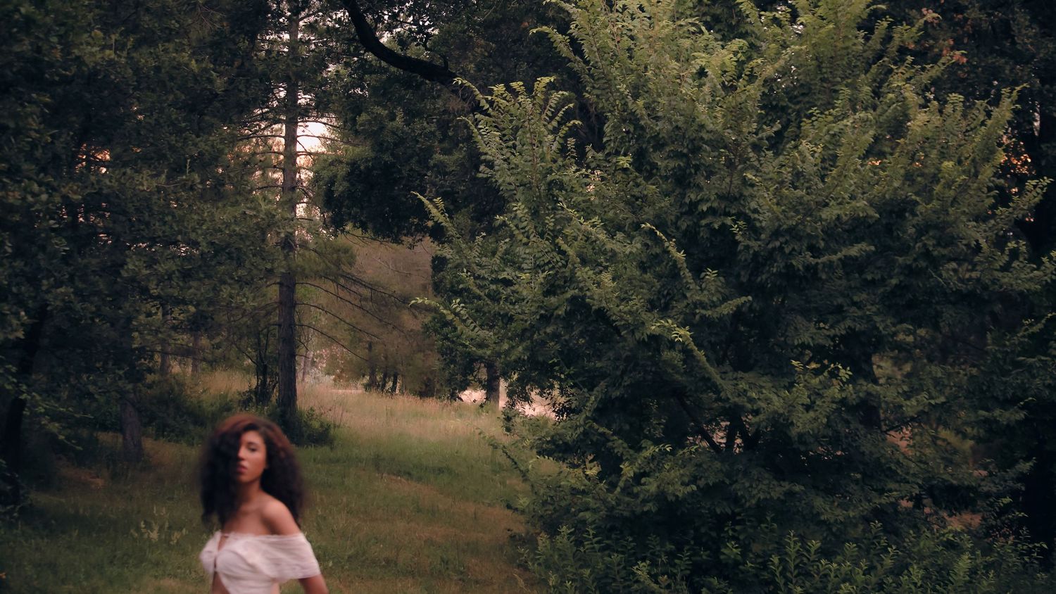 photoshoot d'une femme dans les hauteurs de nice