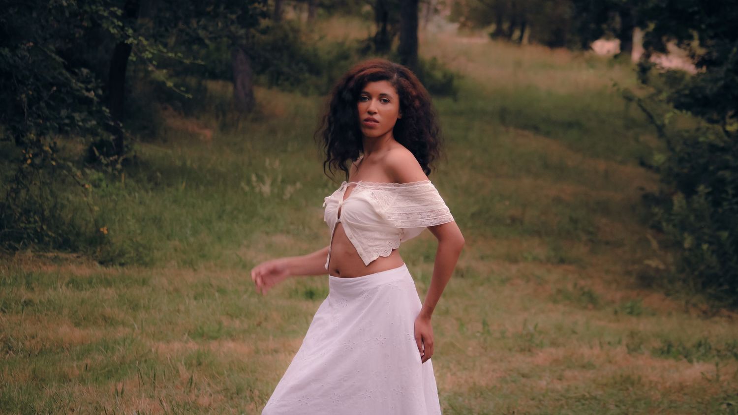 photoshoot d'une femme dans les hauteurs de nice