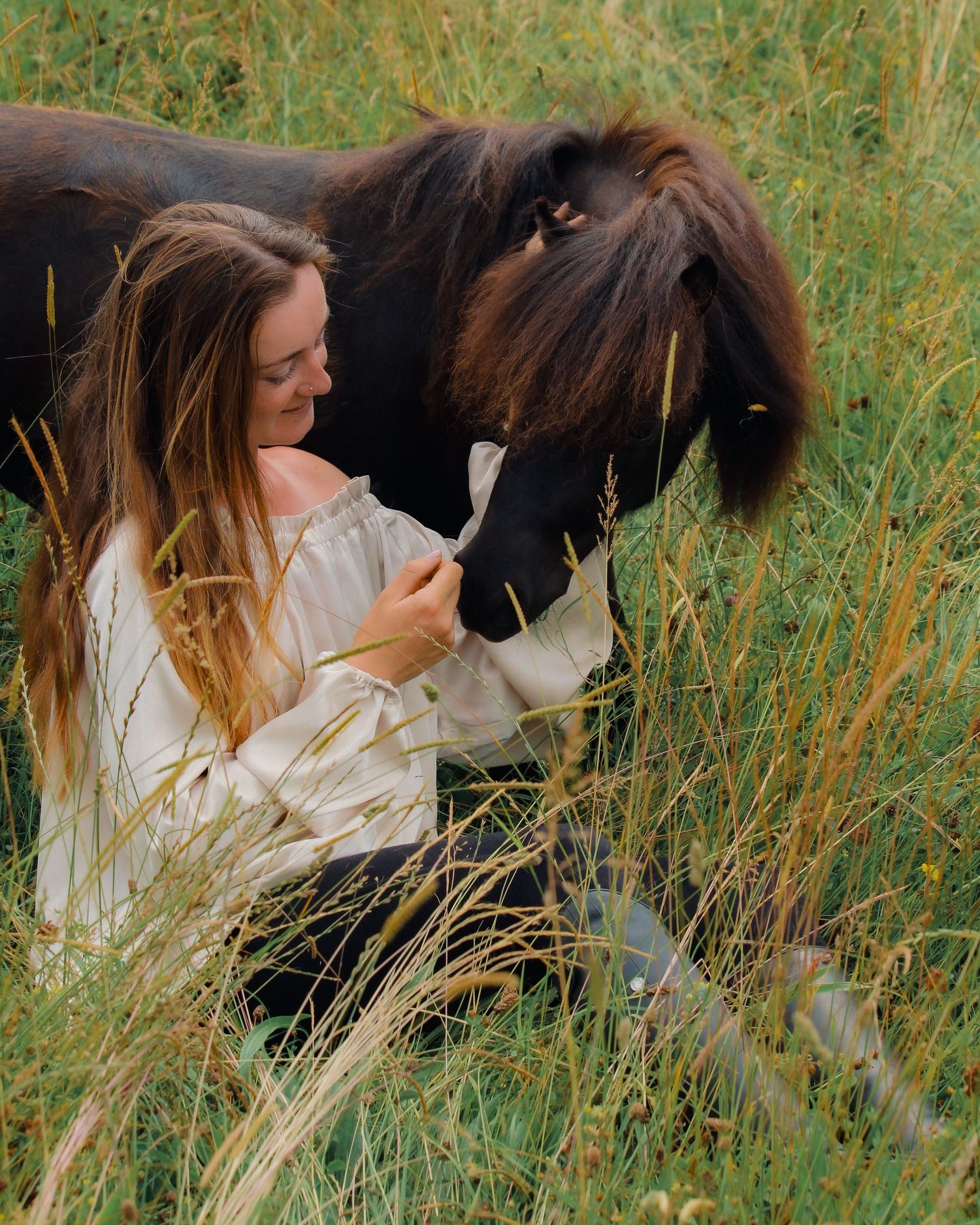 photo d'une femme et son poney nice