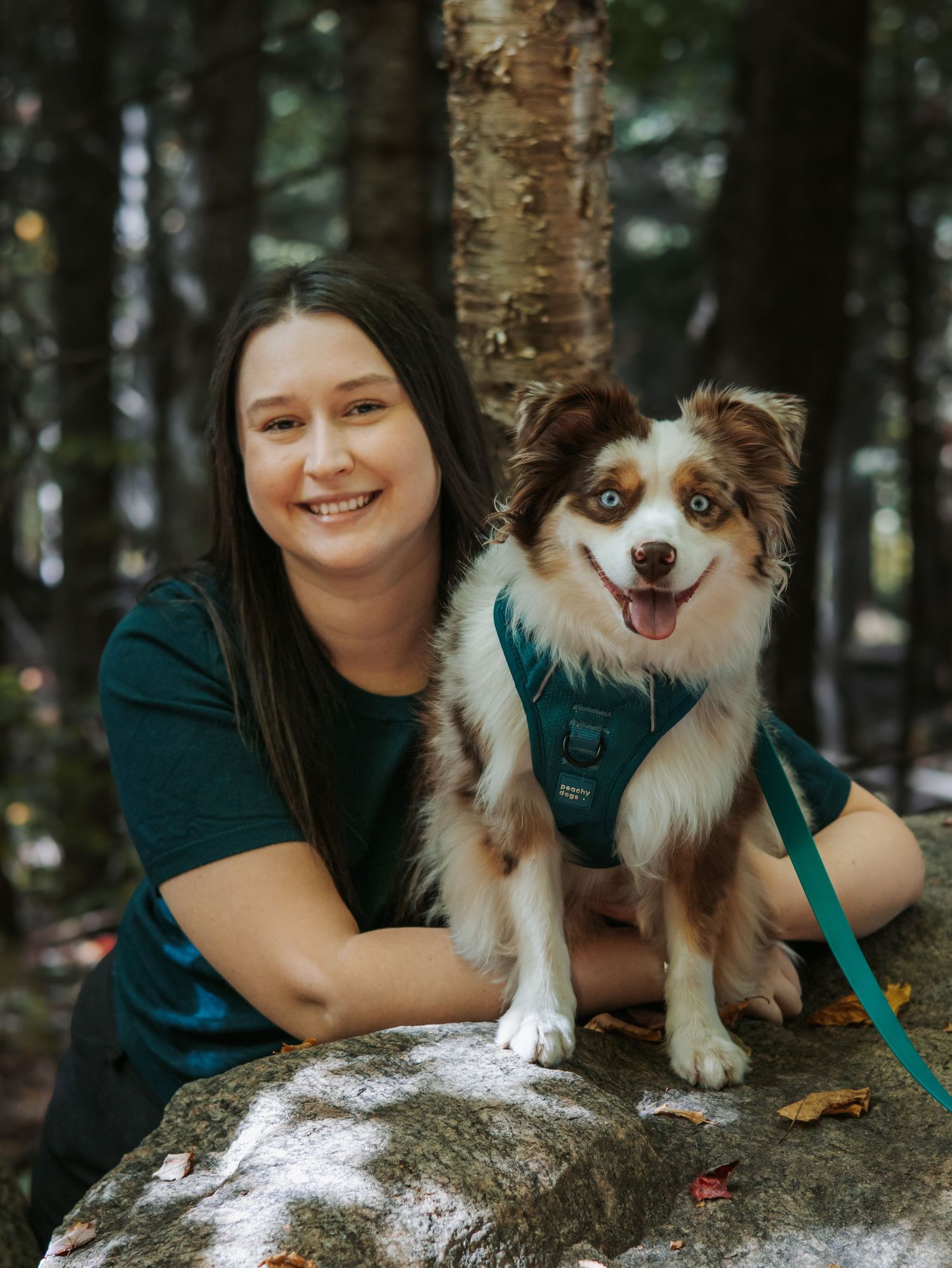 Portrait de la photographe avec son chien Mandy.