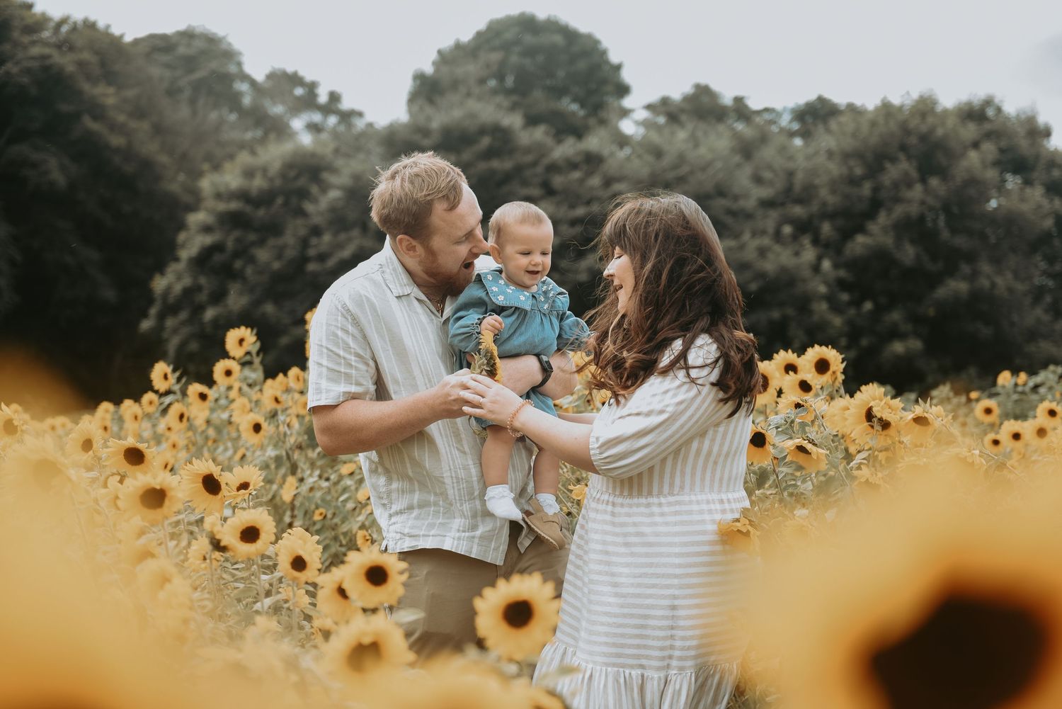 Family and Wedding Photographer Based in Scotland Dundee
Affordable, relaxed and heartfelt photography with a personal touch