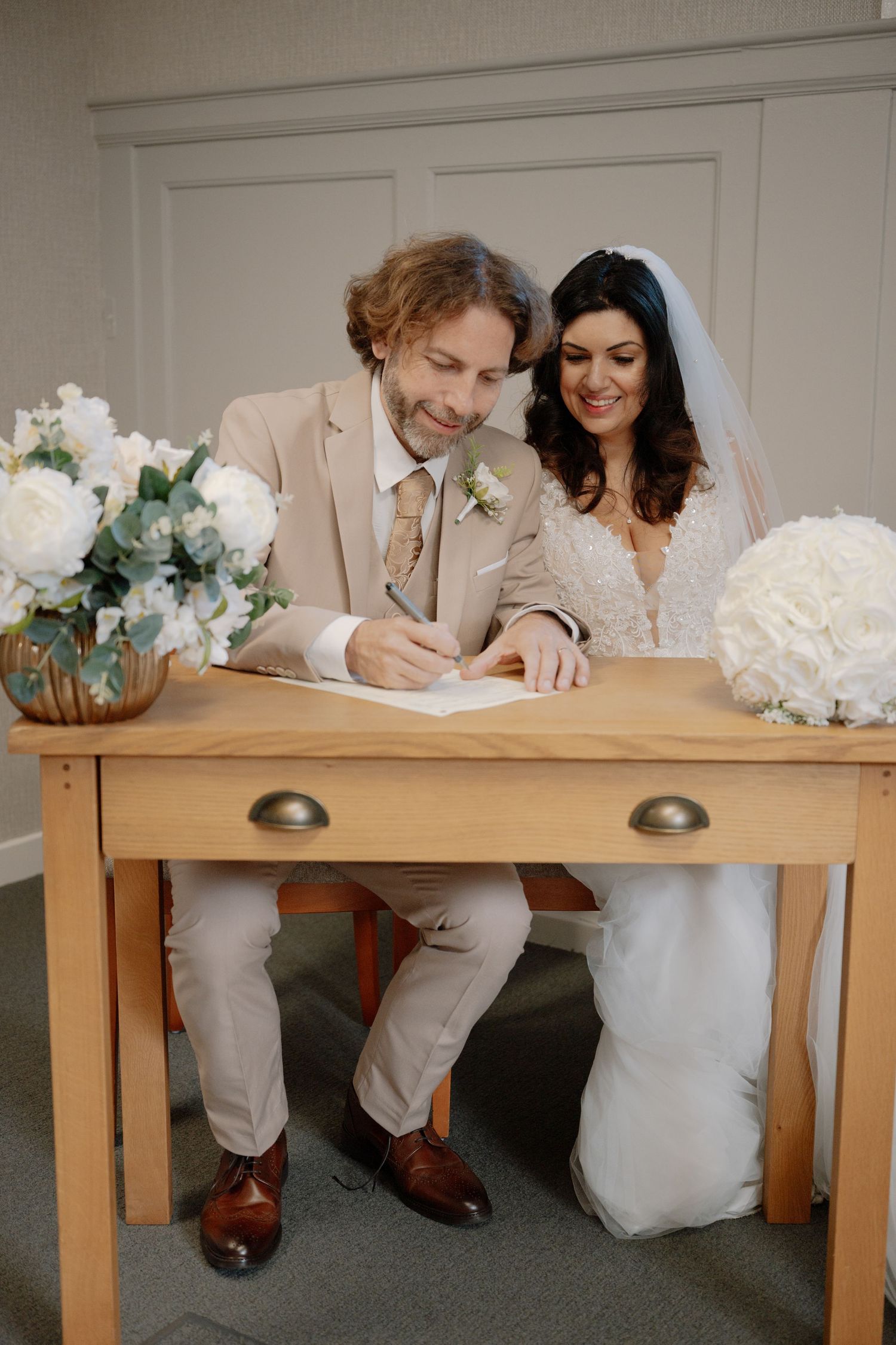 Documentary Editorial Wedding Photographer based in Scotland, Dundee, Edinburgh, Glasgow
Edinburgh City Chambers Wedding
