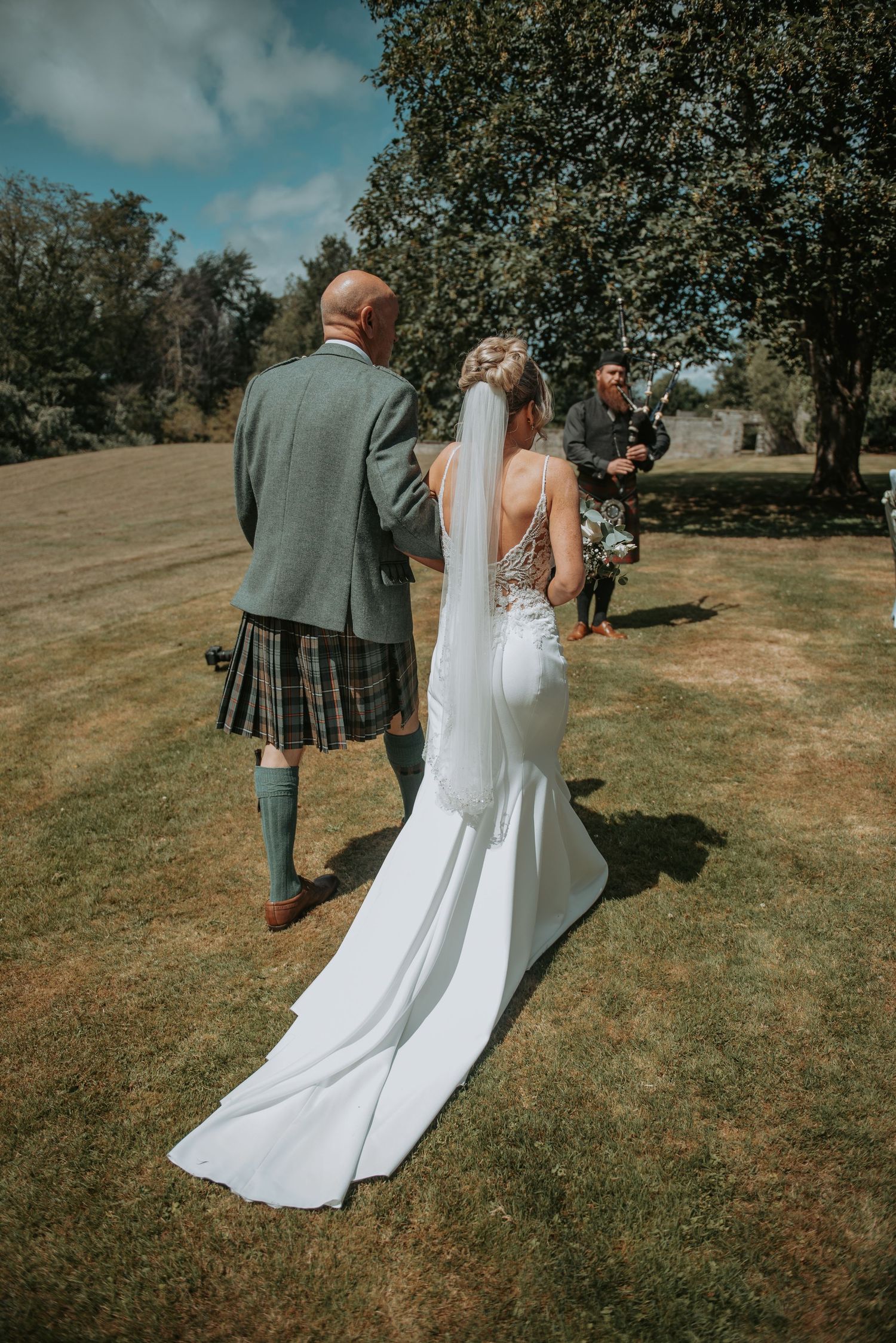 Family and Wedding Photographer Based in Scotland Dundee
Affordable, relaxed and heartfelt photography with a personal touch