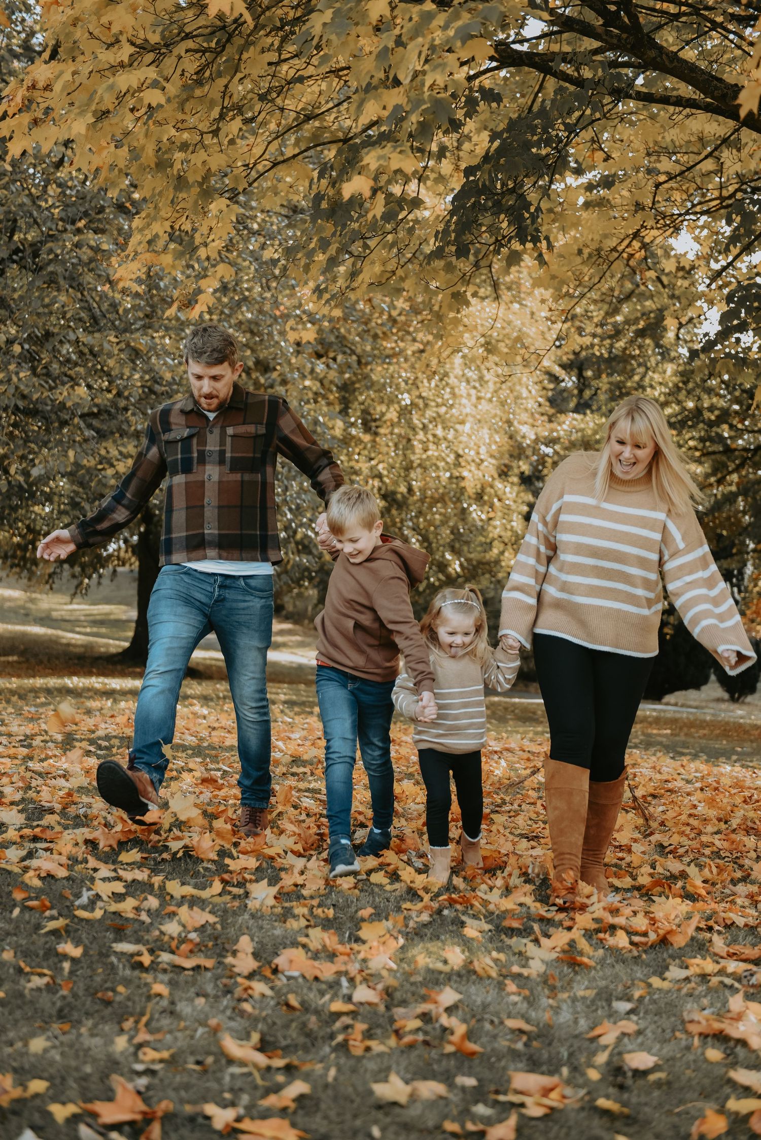 Family and Wedding Photographer Based in Scotland Dundee
Affordable, relaxed and heartfelt photography with a personal touch
