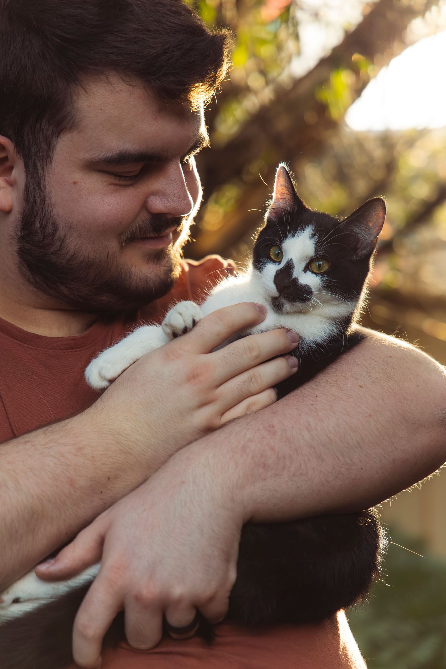 A man holding a cat