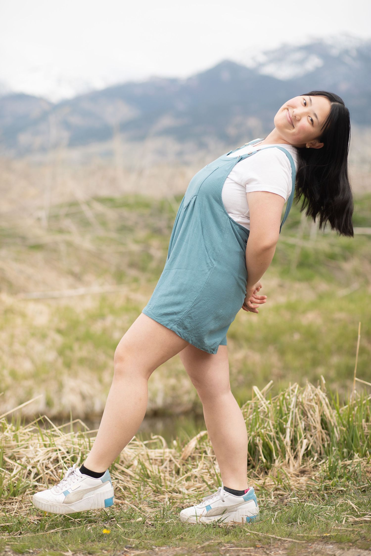 A Bozeman Senior posing in front of the Bridger Mountains.