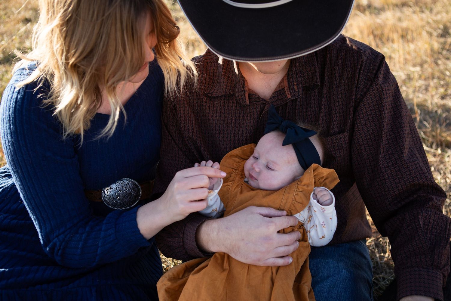Bozeman Montana family holding the kid's hand.