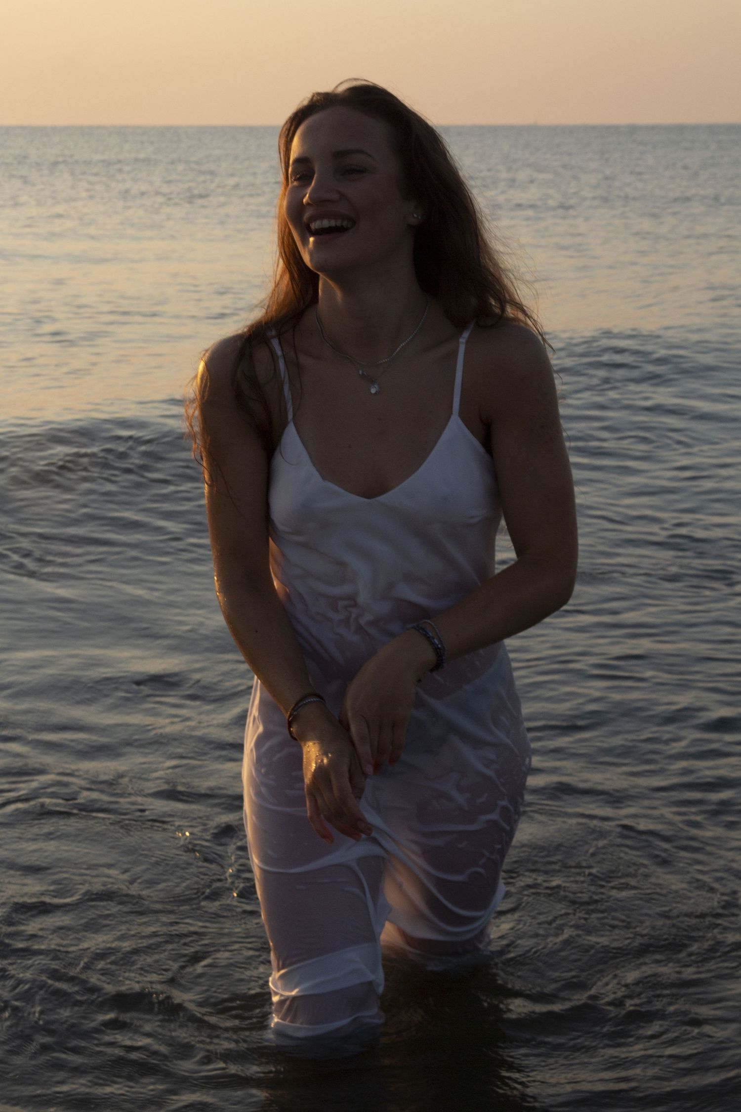 woman portrait sea