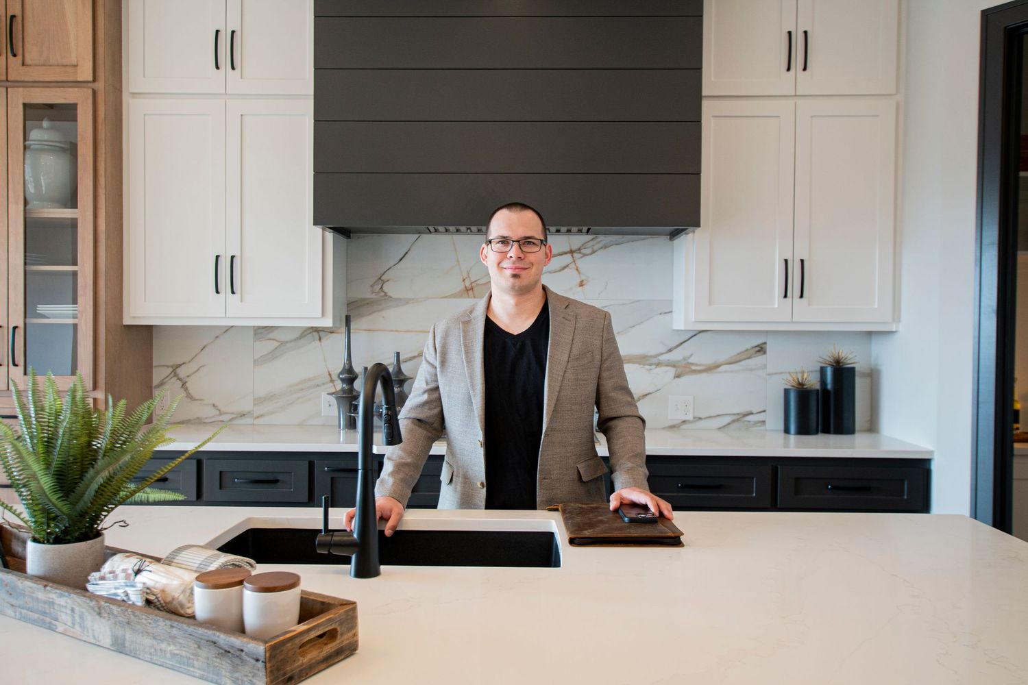 Branding Portrait of a gentleman in a suit in a beautiful kitchen