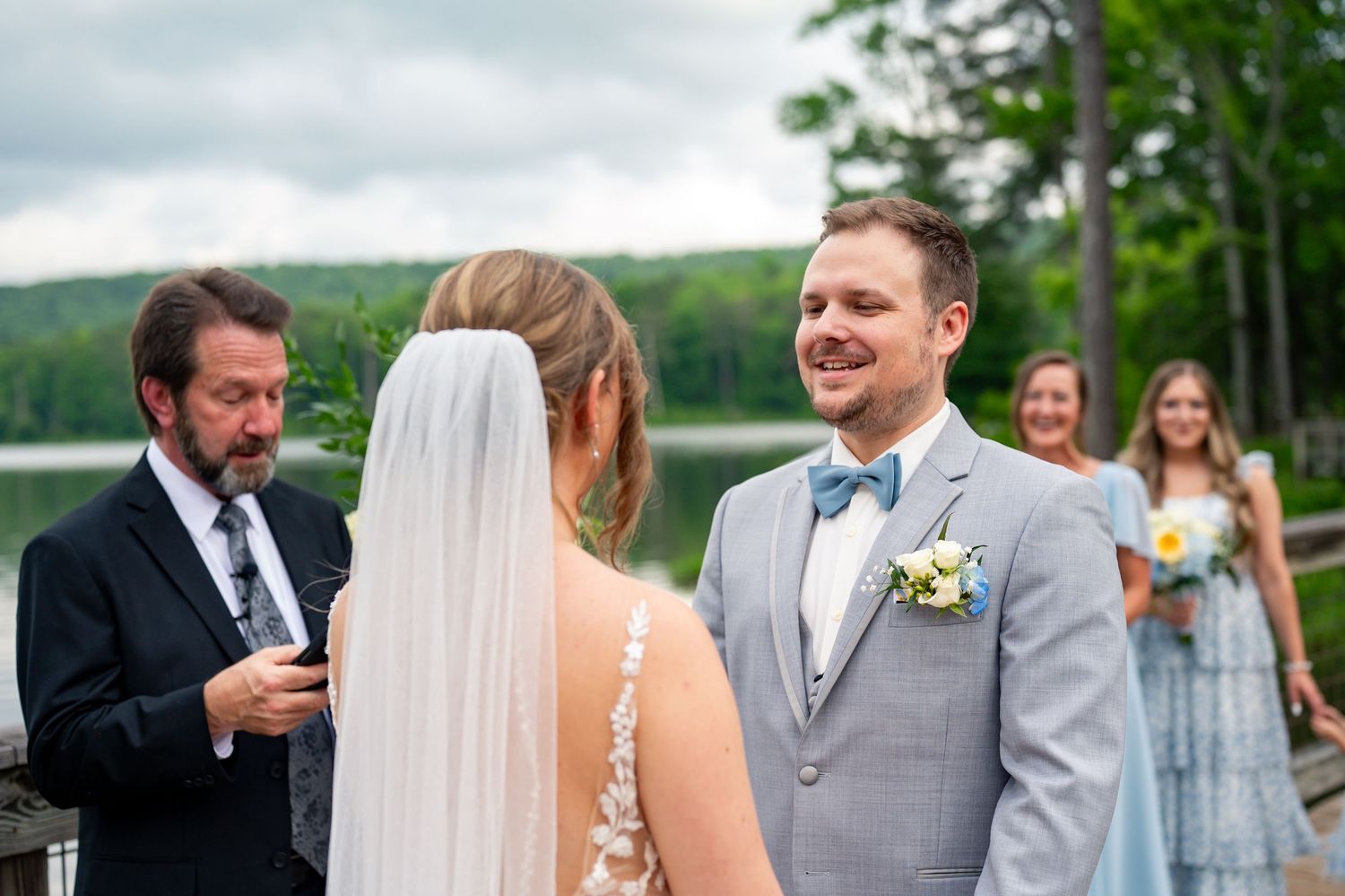 Beautiful outdoor wedding ceremony against a backdrop of mountains and trees in Callaway Gardens in Pine Mountain, Georgia.