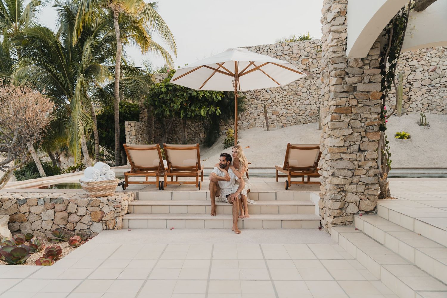 Luxury real estate photography, Los Cabos properties, ocean view homes, beachfront villas, modern architecture, high-end listings, resorts