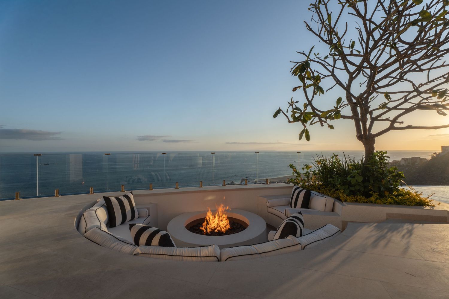 Luxury real estate photography, Los Cabos properties, ocean view homes, beachfront villas, modern architecture, high-end listings, resorts