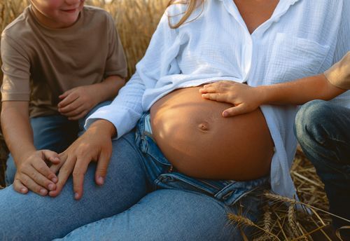 Maternity summer lifestyle photography session in Northern Indiana wheat field