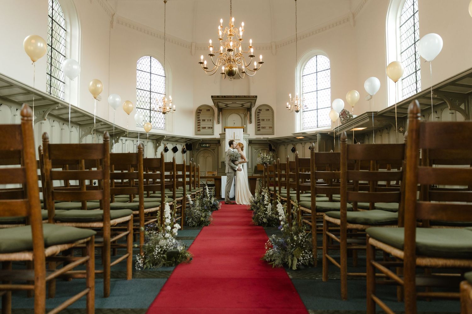 Trouwfotograaf Overijssel die pure, ongeposeerde momenten vastlegt met een romantische stijl door trouwfotograaf Rochelli’s Fotografie