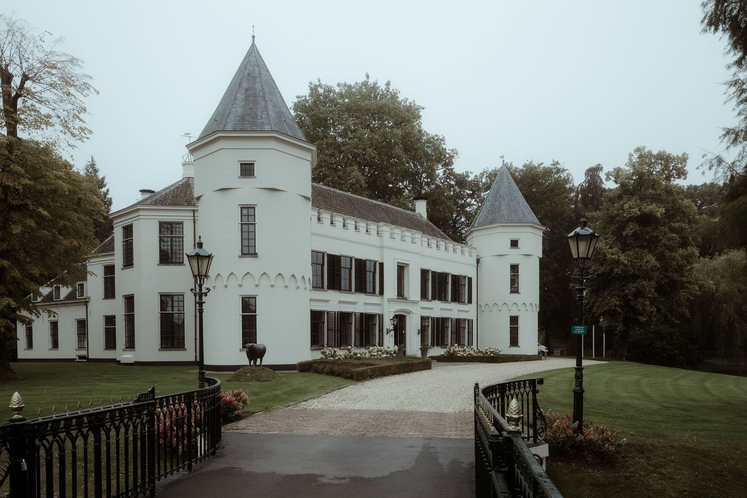 trouwlocatie van bruiloft Trouwfotografie door Rochelli’s Fotografie in Almelo met romantische en spontane momenten