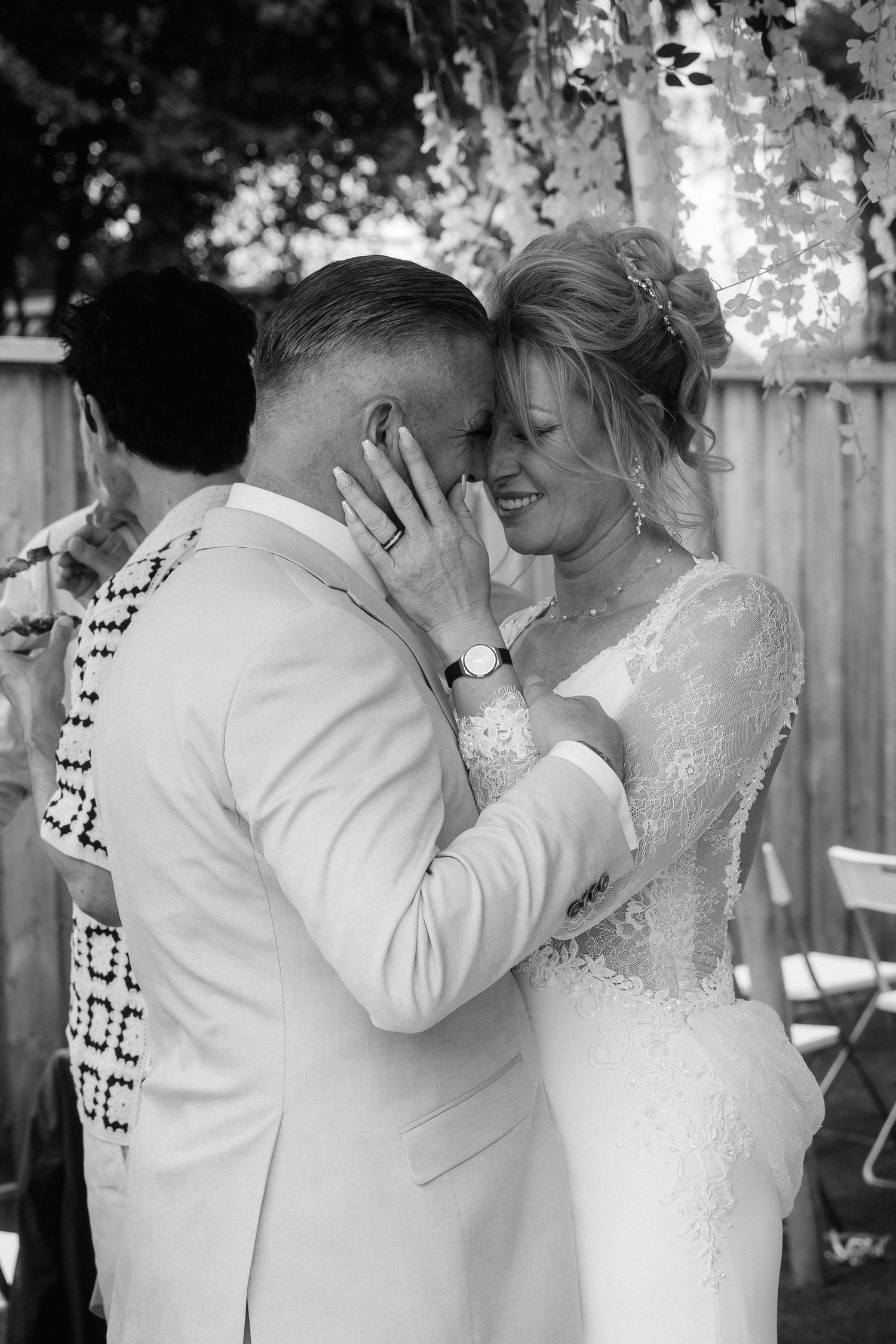 Trouwfotografie door Rochelli’s Fotografie in Almelo met romantische en spontane momenten