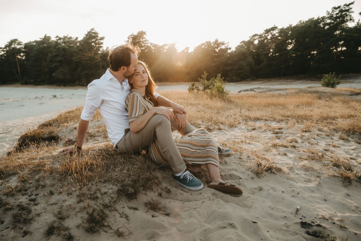 romantische loveshoot Almelo natuurlijk licht Rochelli’s Fotografie
