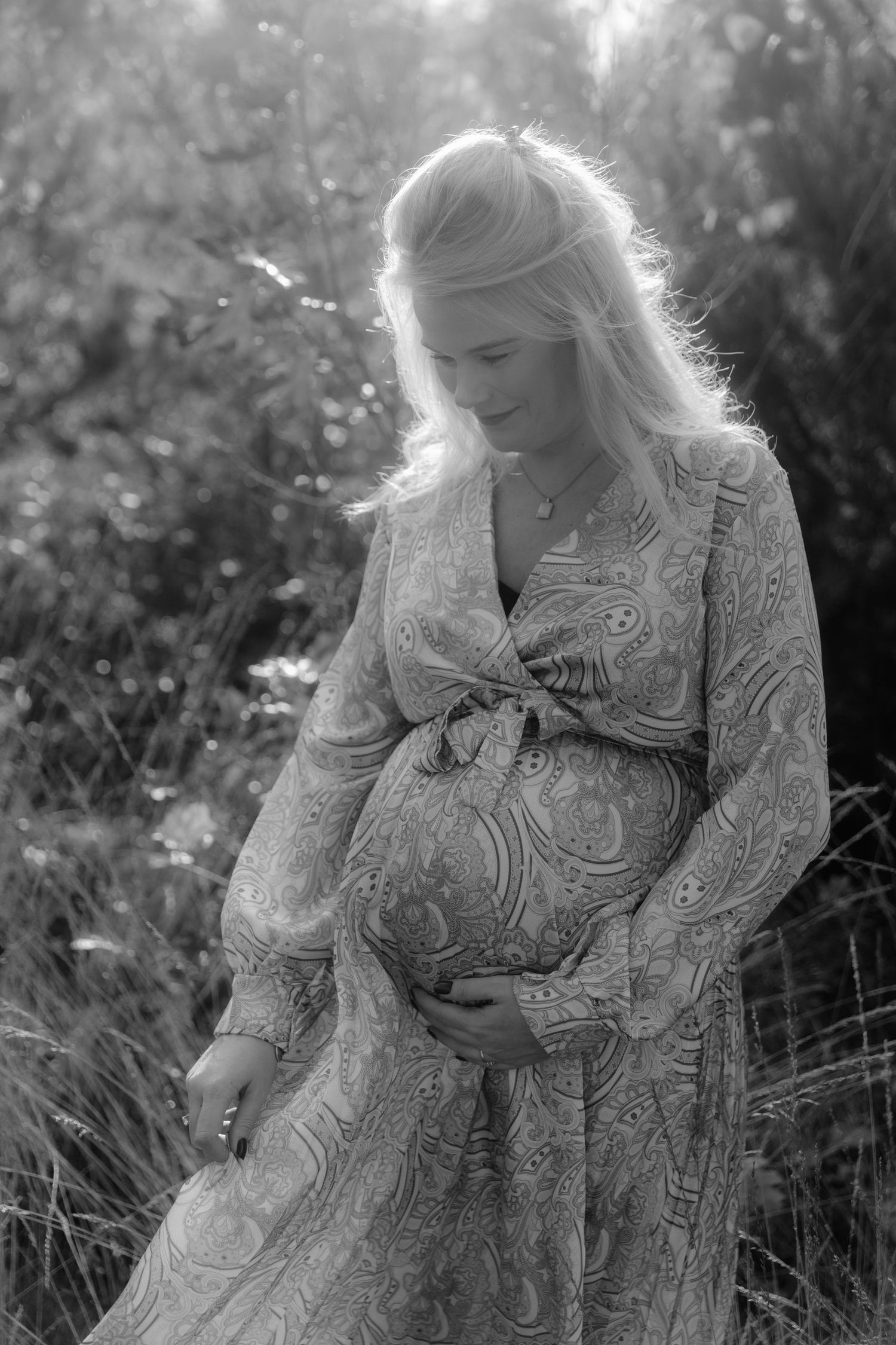 Zwangerschapsfotografie Almelo – liefdevolle babybuikshoot in natuurlijke stijl. Mommy to be shoot Almelo, Zwangerschapsshoot in Almelo