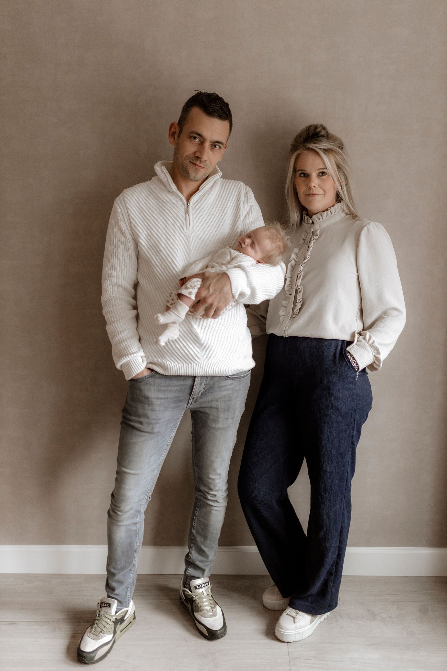 Newborn fotograaf Almelo, liefdevolle en zachte fotoshoot van je pasgeboren baby. Newborn shoot Almelo, Pasgeboren fotoshoot Almelo Baby
