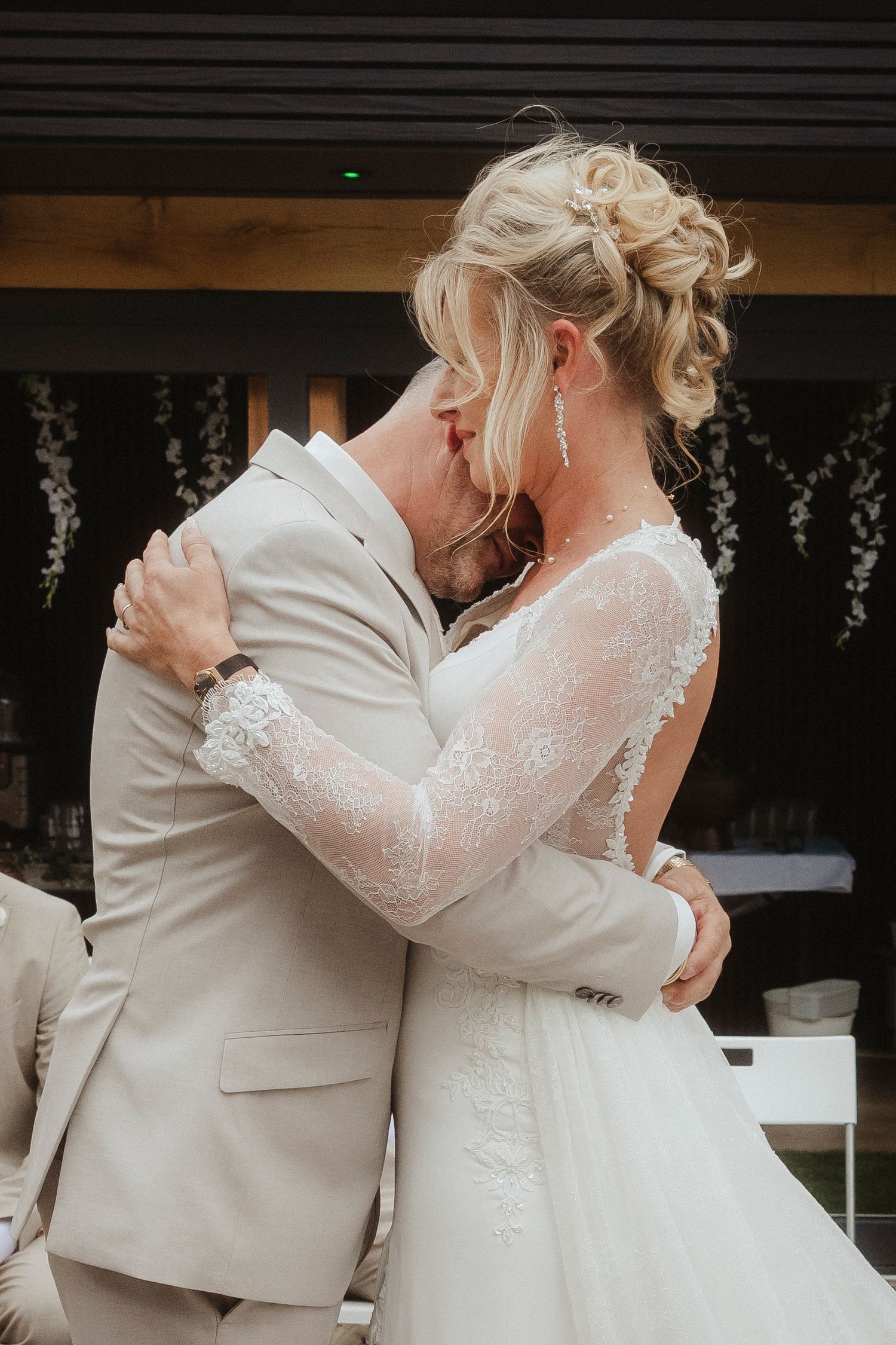 Trouwfotografie door Rochelli’s Fotografie in Almelo met romantische en spontane momenten