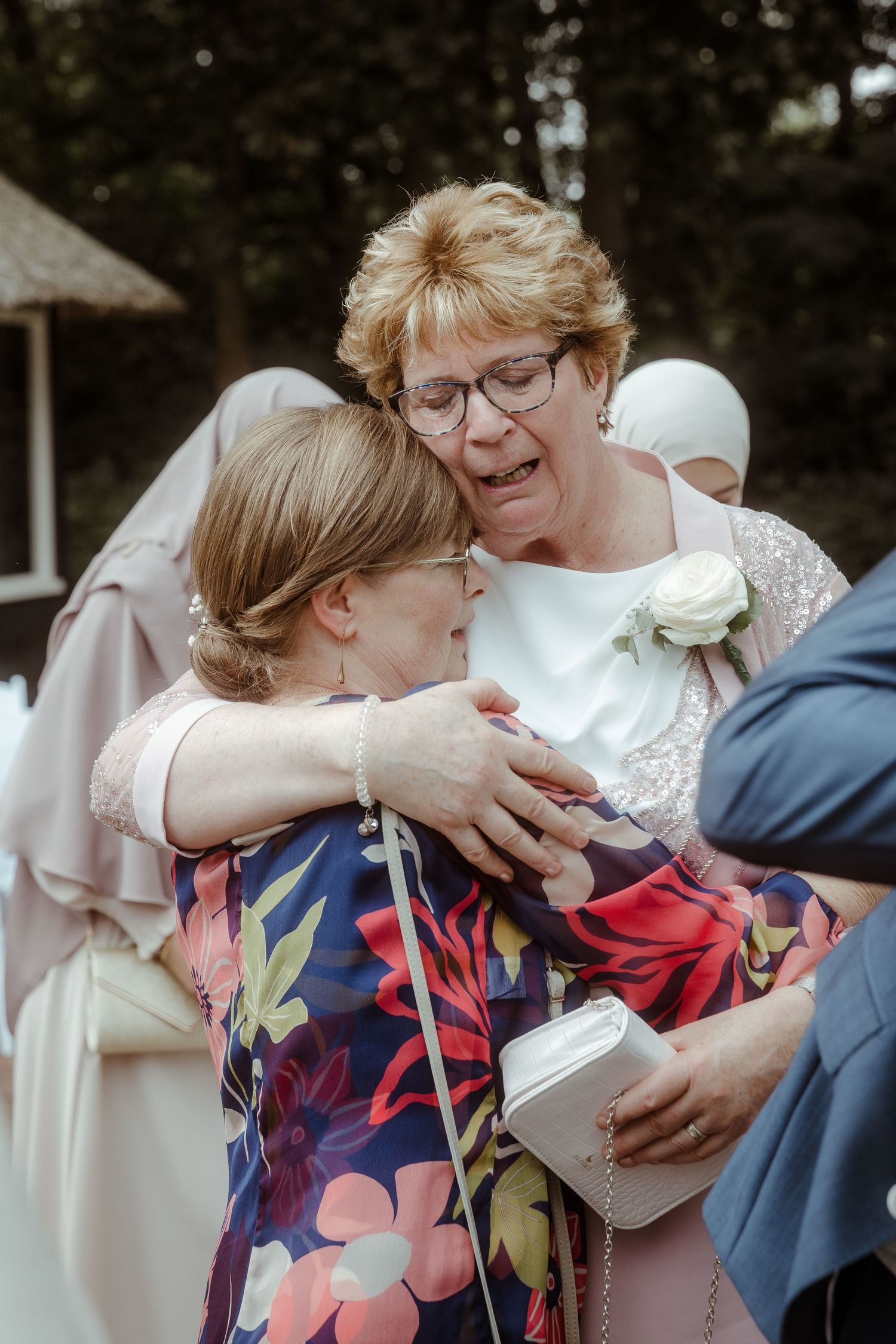 moeder van de bruidegom gemaakt door trouwfotograaf Rochelli's fotografie