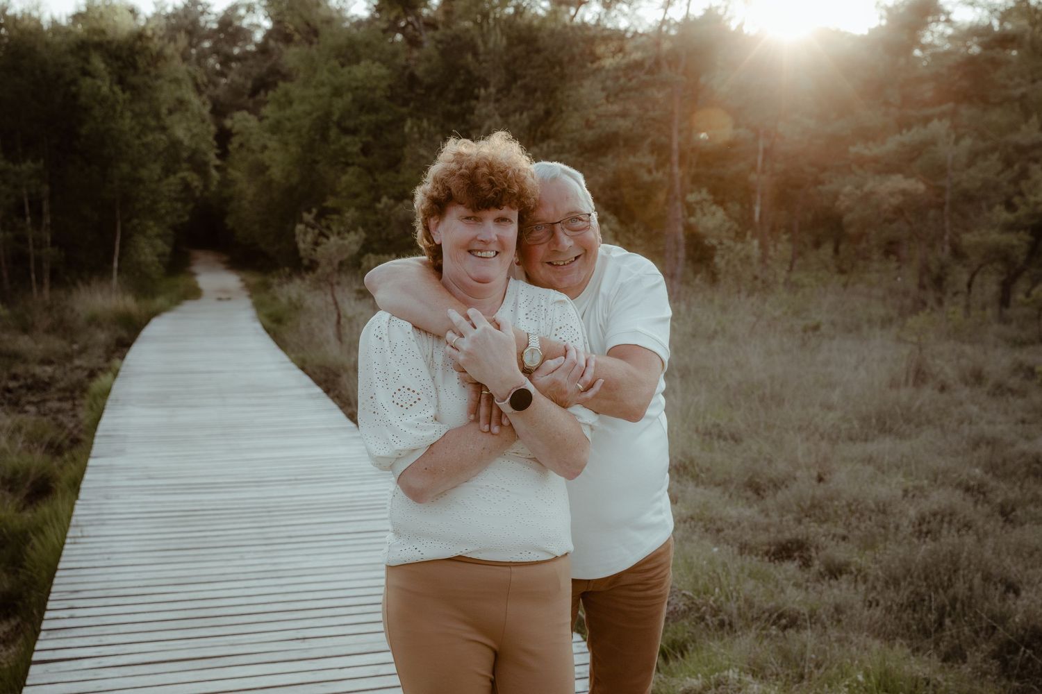 Ouders en kinderen samen lachen tijdens fotoshoot Almelo
