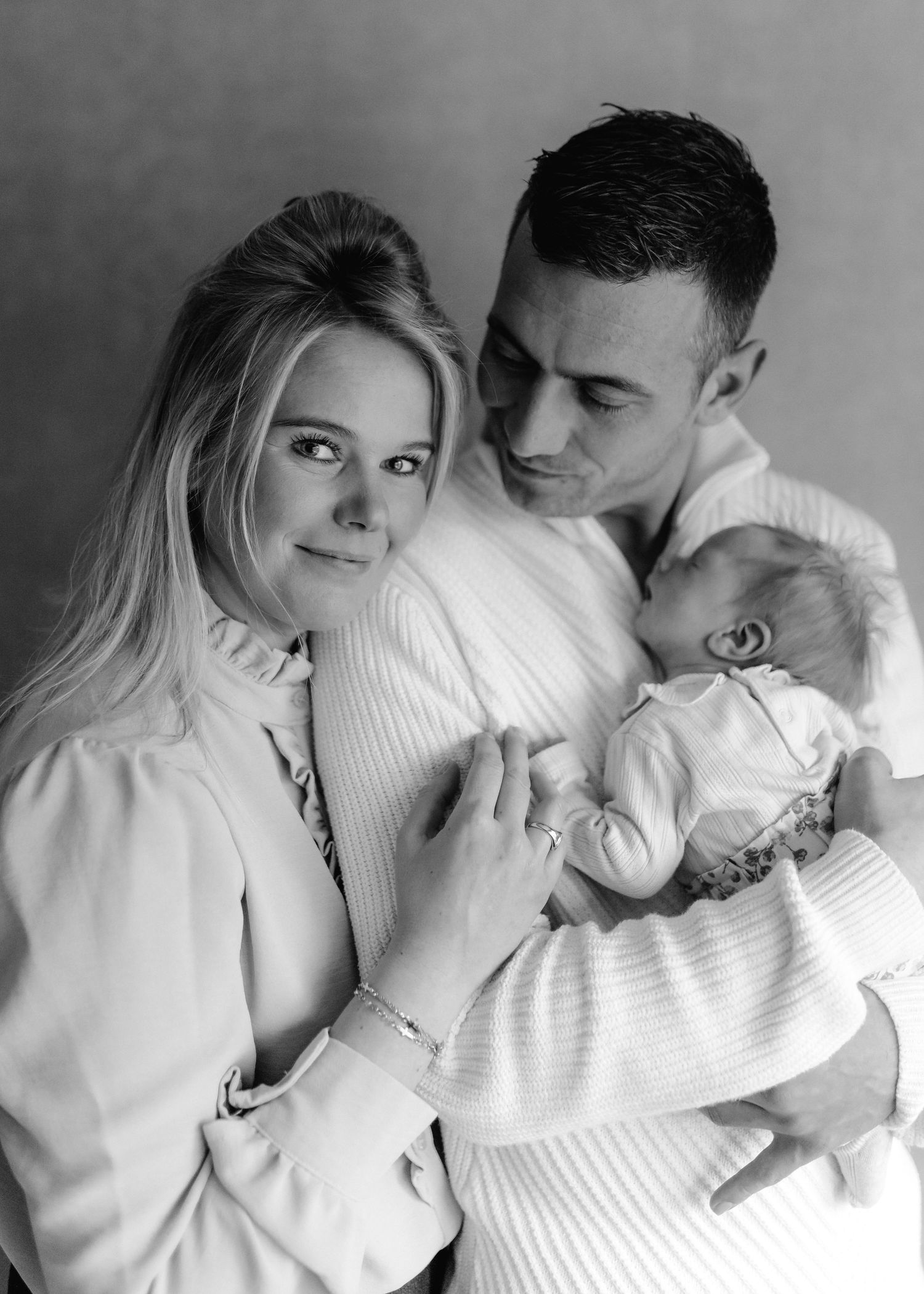 Newborn fotograaf Almelo, liefdevolle en zachte fotoshoot van je pasgeboren baby. Newborn shoot Almelo, Pasgeboren fotoshoot Almelo Baby