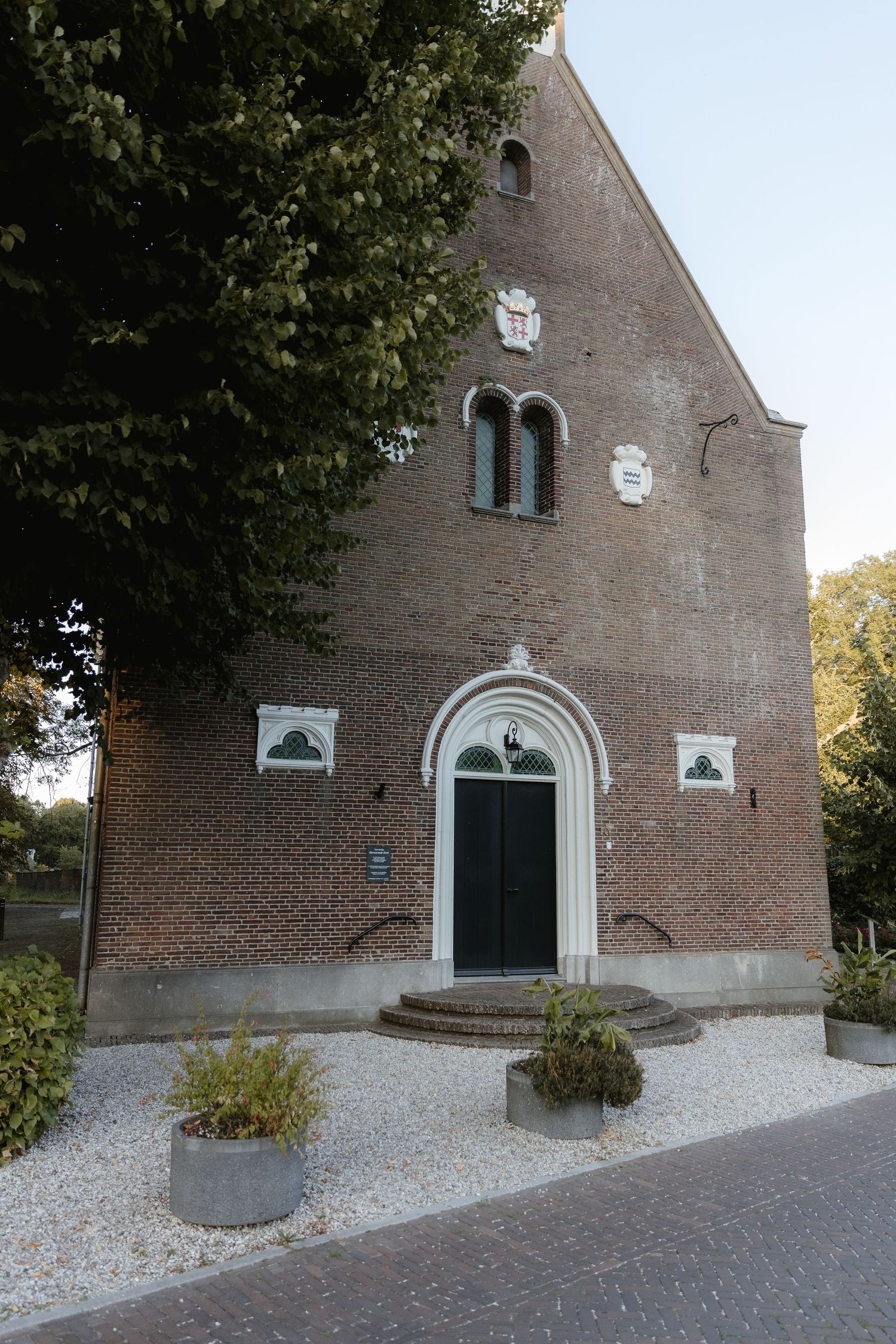 trouwlocatie  trouwfotograaf met vintage en filmische stijl door trouwfotograaf Rochelli’s Fotografie