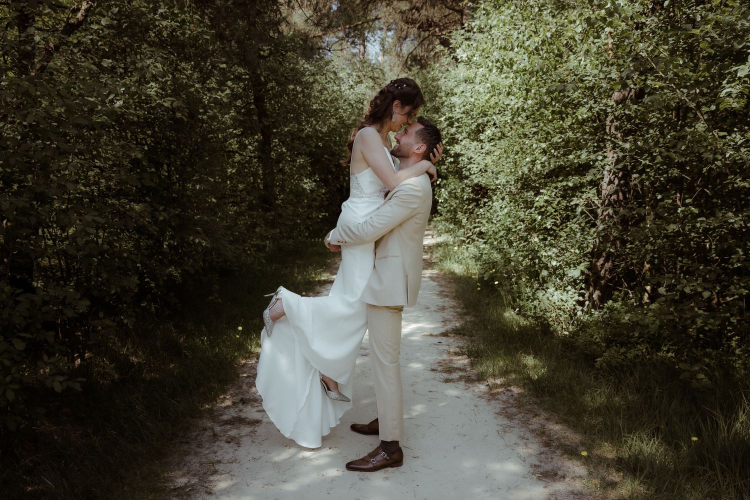 pre wedding shoot Nederland romantisch koppel buiten