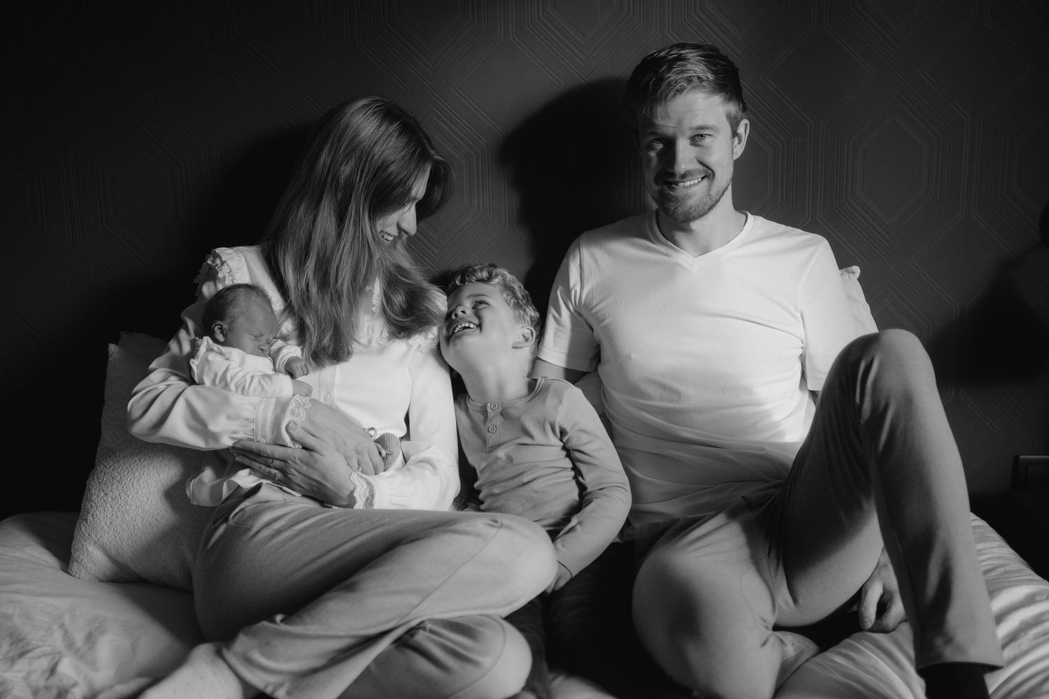 Newborn fotoshoot aan huis in Almelo met natuurlijk licht