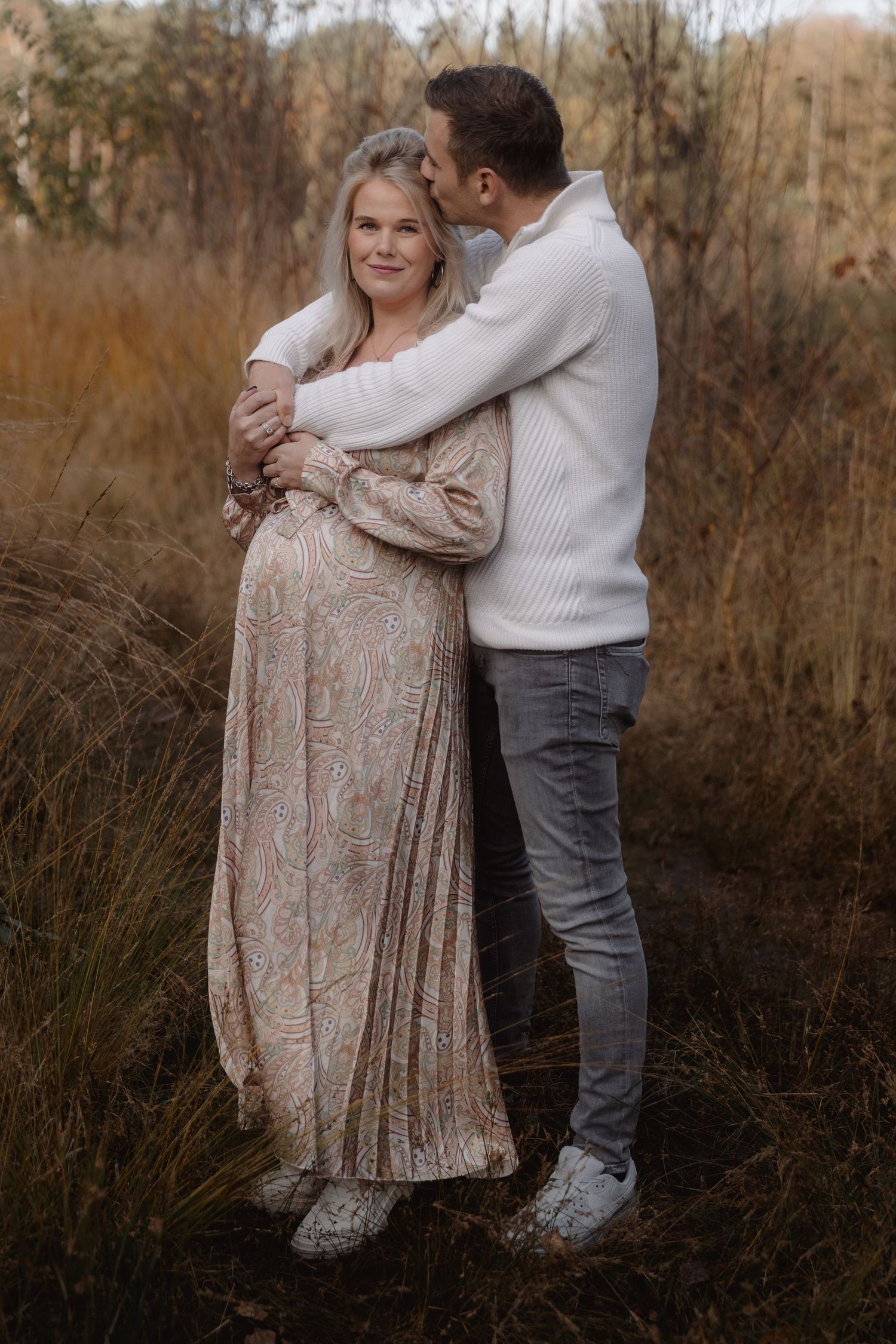 Zwangerschapsfotografie Almelo – liefdevolle babybuikshoot in natuurlijke stijl. Mommy to be shoot Almelo, Zwangerschapsshoot in Almelo