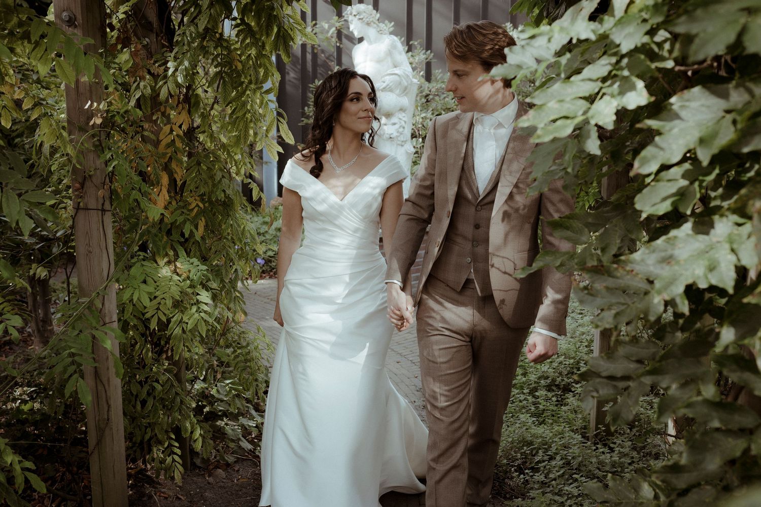 pre wedding shoot Nederland romantisch koppel buiten