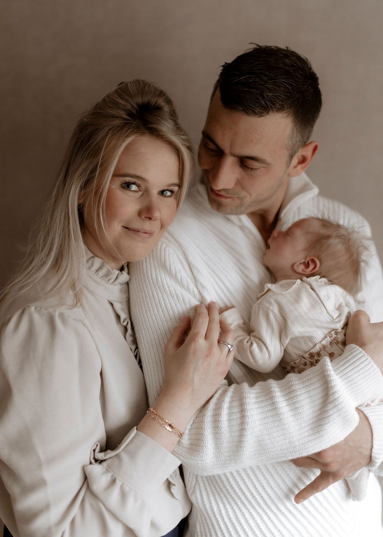 Newborn fotograaf Almelo, liefdevolle en zachte fotoshoot van je pasgeboren baby. Newborn shoot Almelo, Pasgeboren fotoshoot Almelo Baby