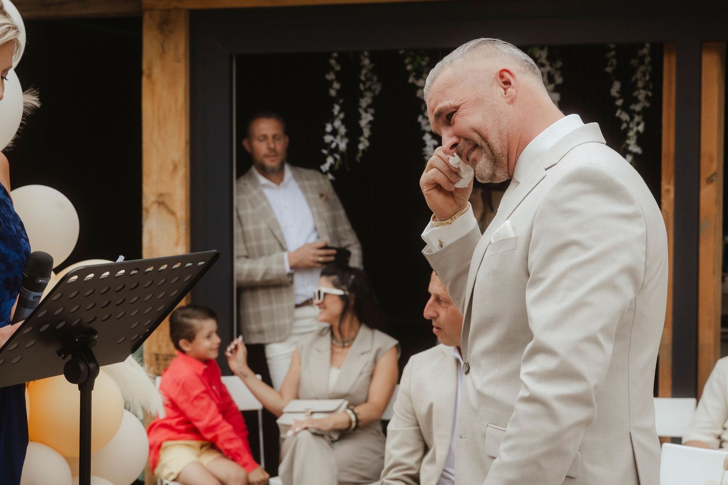 Trouwfotografie door Rochelli’s Fotografie in Almelo met romantische en spontane momenten