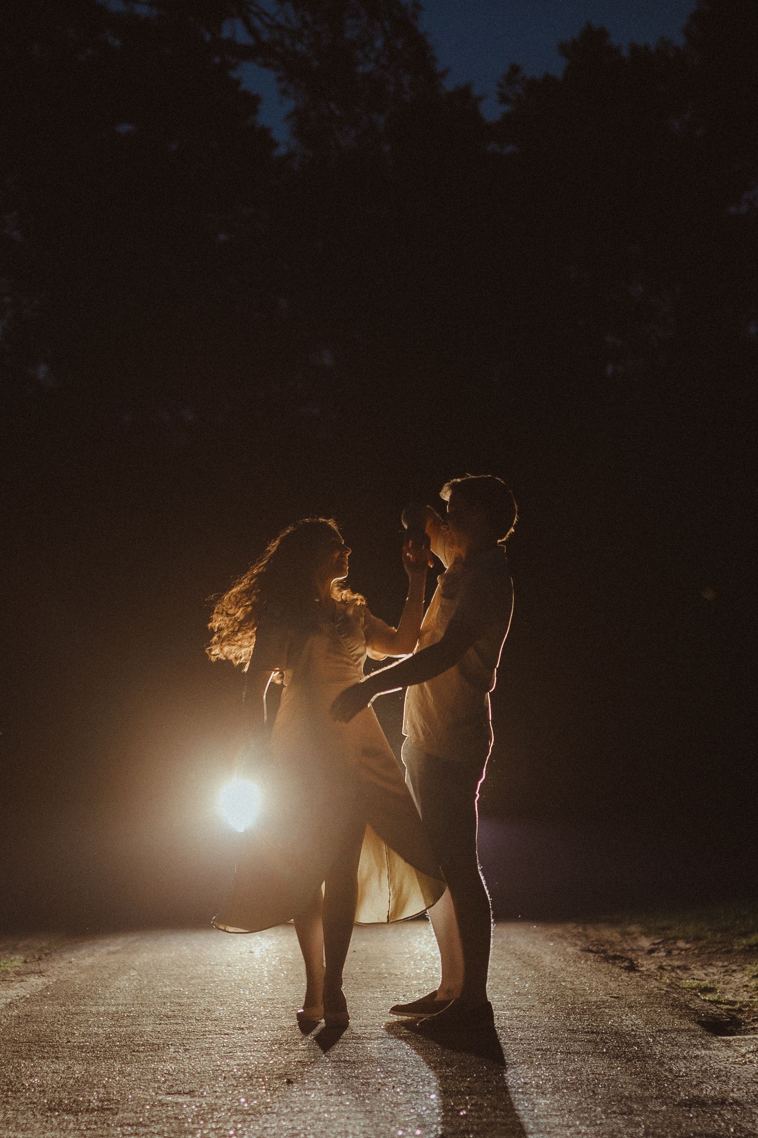 Koppel liefdevol gefotografeerd Coupleshoot gemaakt door Rochelli's Fotografie